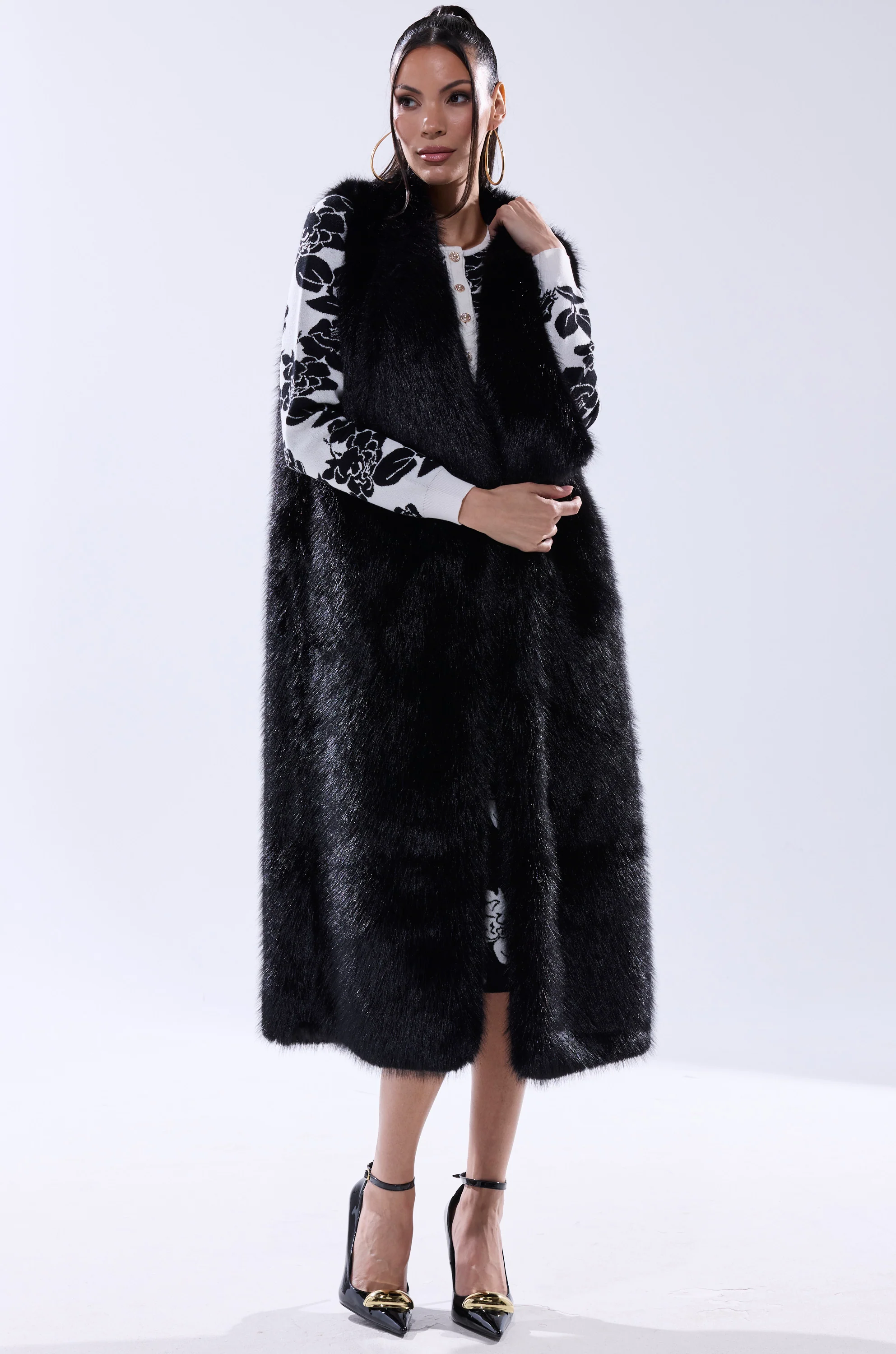 DOWNTIME FAUX FUR VEST IN BLACK - Image 2