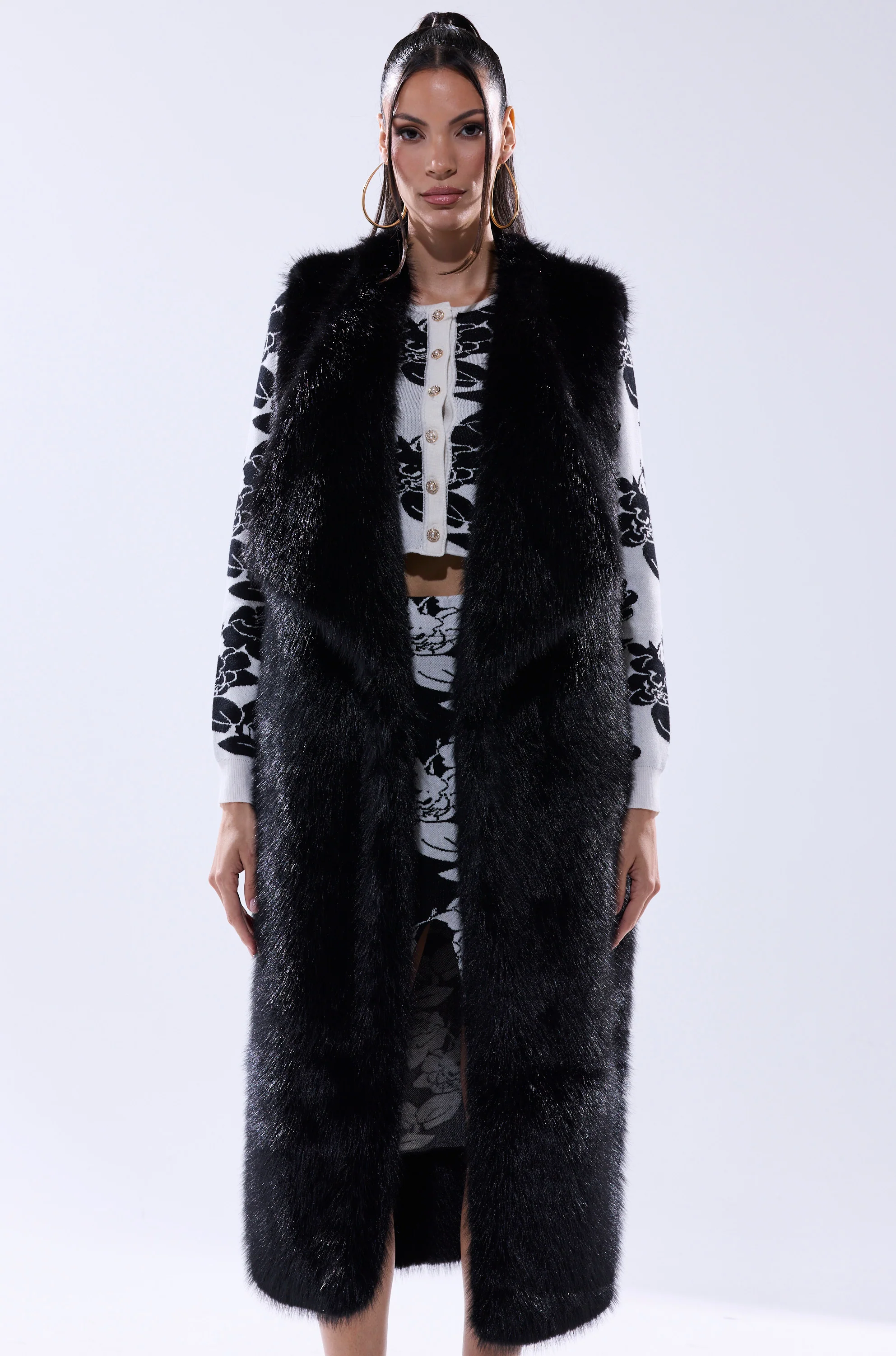 DOWNTIME FAUX FUR VEST IN BLACK - Image 4