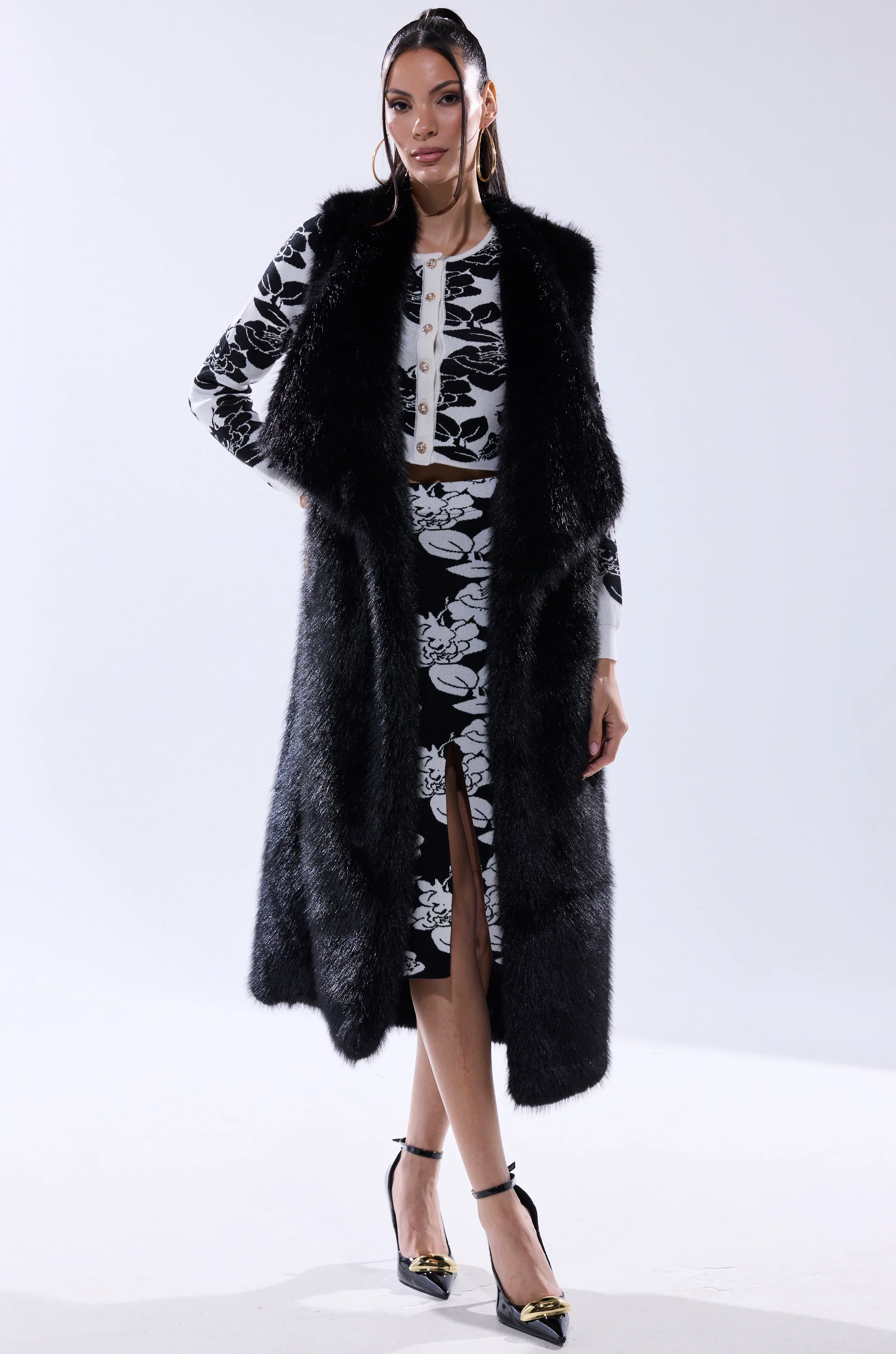 DOWNTIME FAUX FUR VEST IN BLACK - Image 8