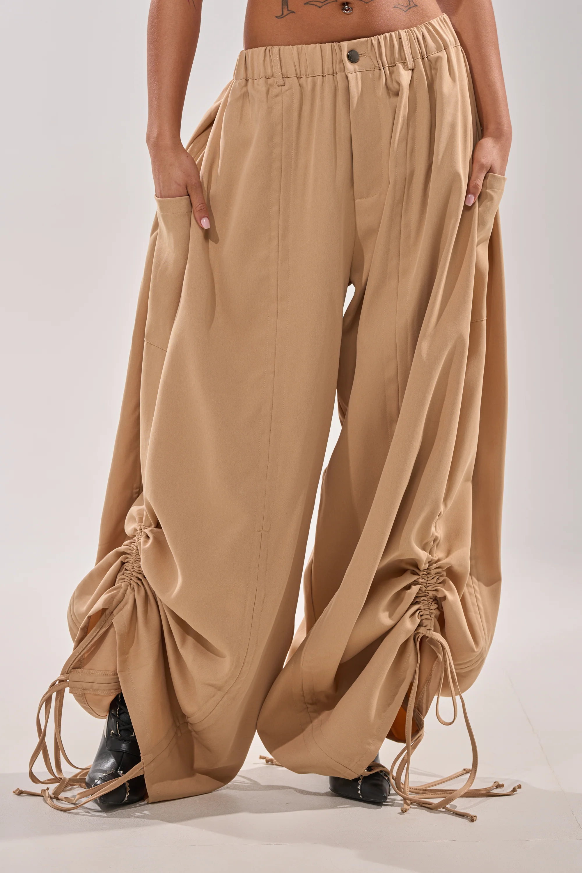 DRAMA RUCHED JOGGER IN KHAKI - Image 3