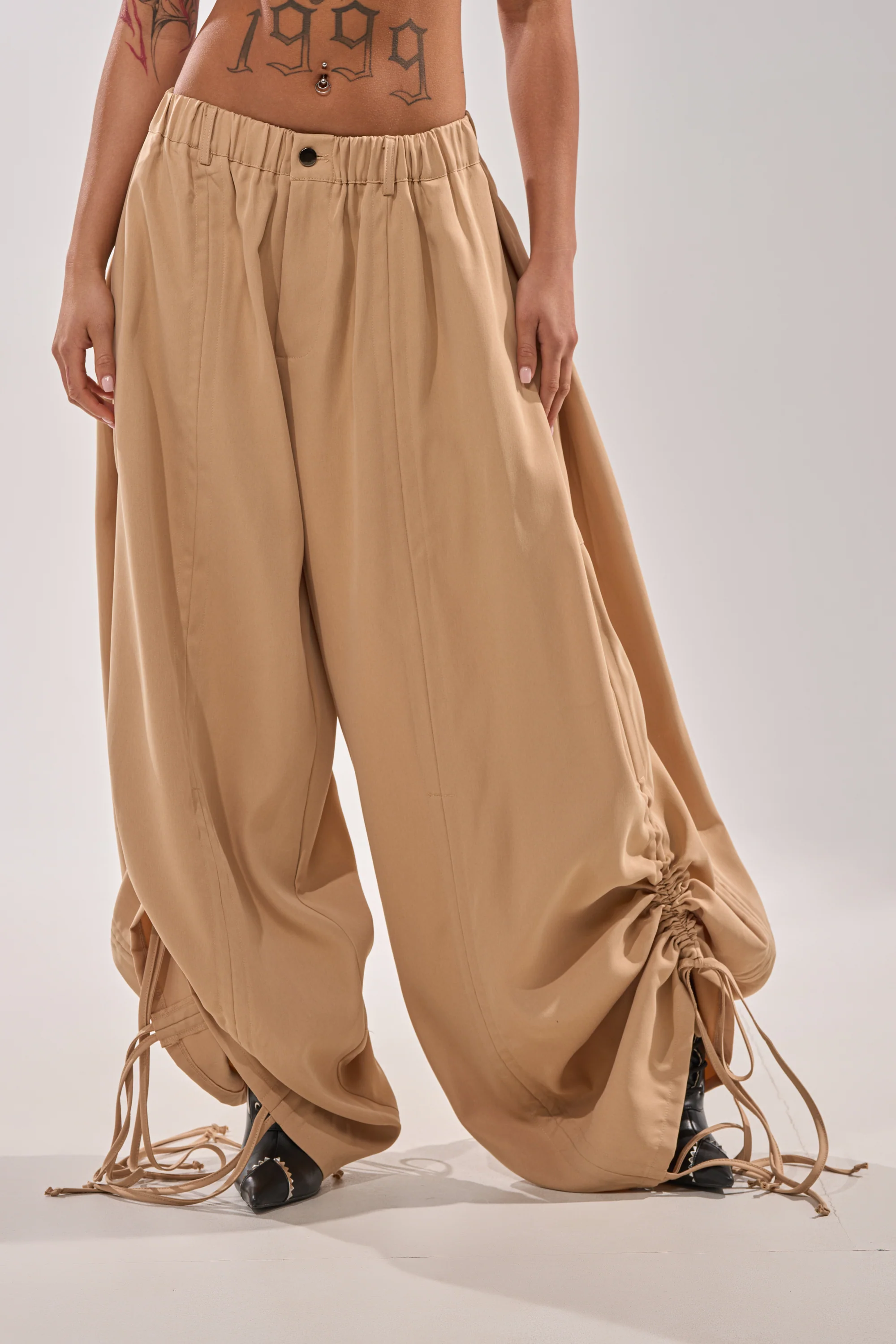 DRAMA RUCHED JOGGER IN KHAKI - Image 4