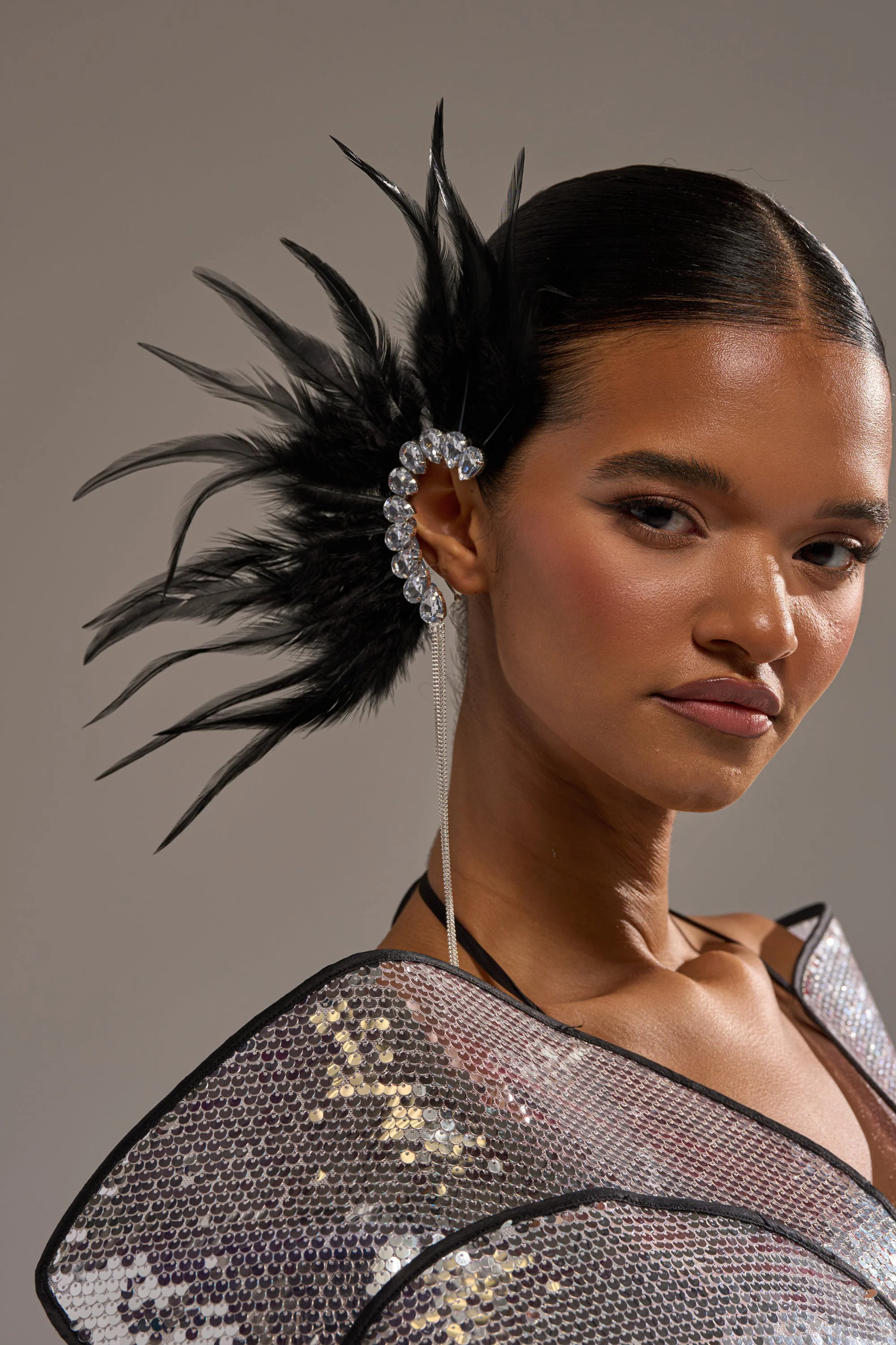 GLAM BIRD BLACK FEATHER EAR CUFF IN BLACK SILVER - Image 3