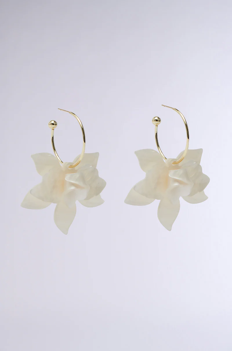WHITE FLORAL HOOP EARRING - Image 3