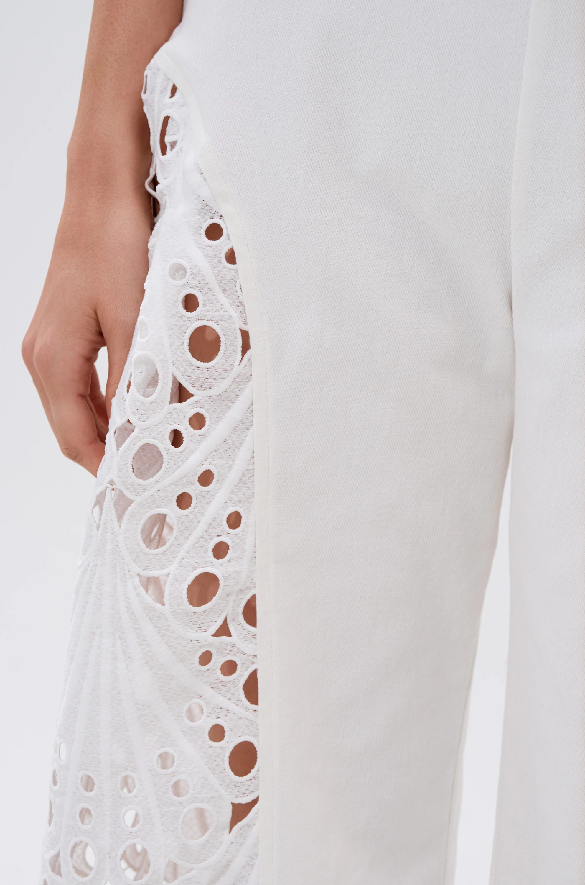 EASY BREEZY DENIM JUMPSUIT IN WHITE - Image 6