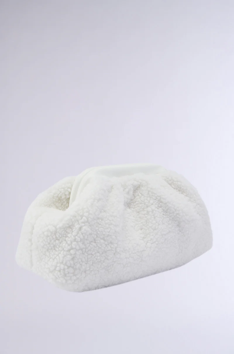 ESSENTIAL SHERPA CLUTCH - Image 3
