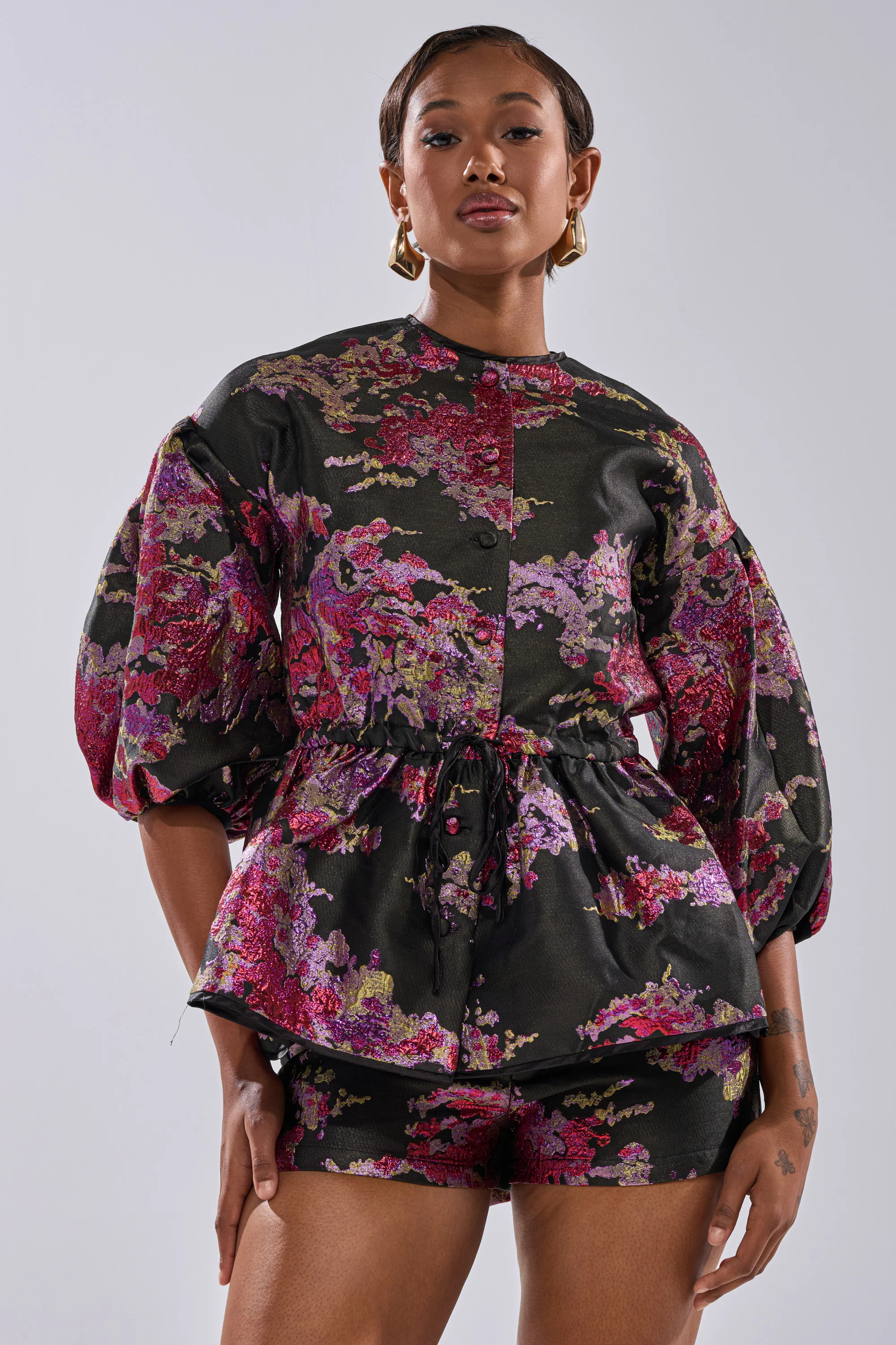 ETHEREAL BROCADE SHORT SLEEVE BLOUSE IN PINK - Image 2