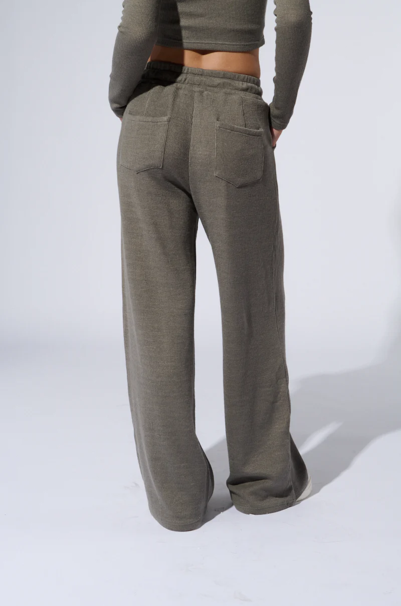 EYES ON ME WIDE LEG SWEAT PANT IN GREY - Image 4