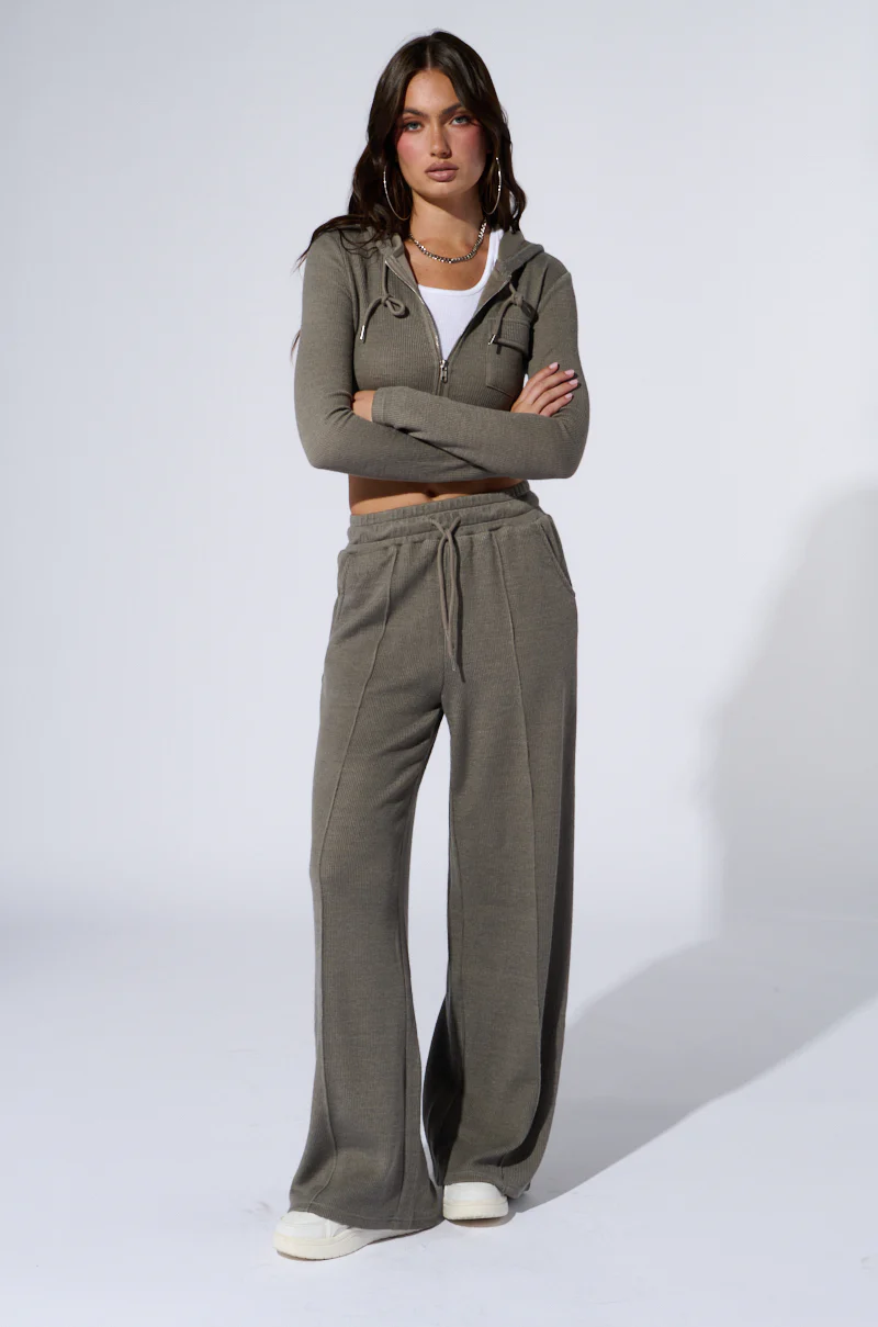 EYES ON ME WIDE LEG SWEAT PANT IN GREY - Image 8
