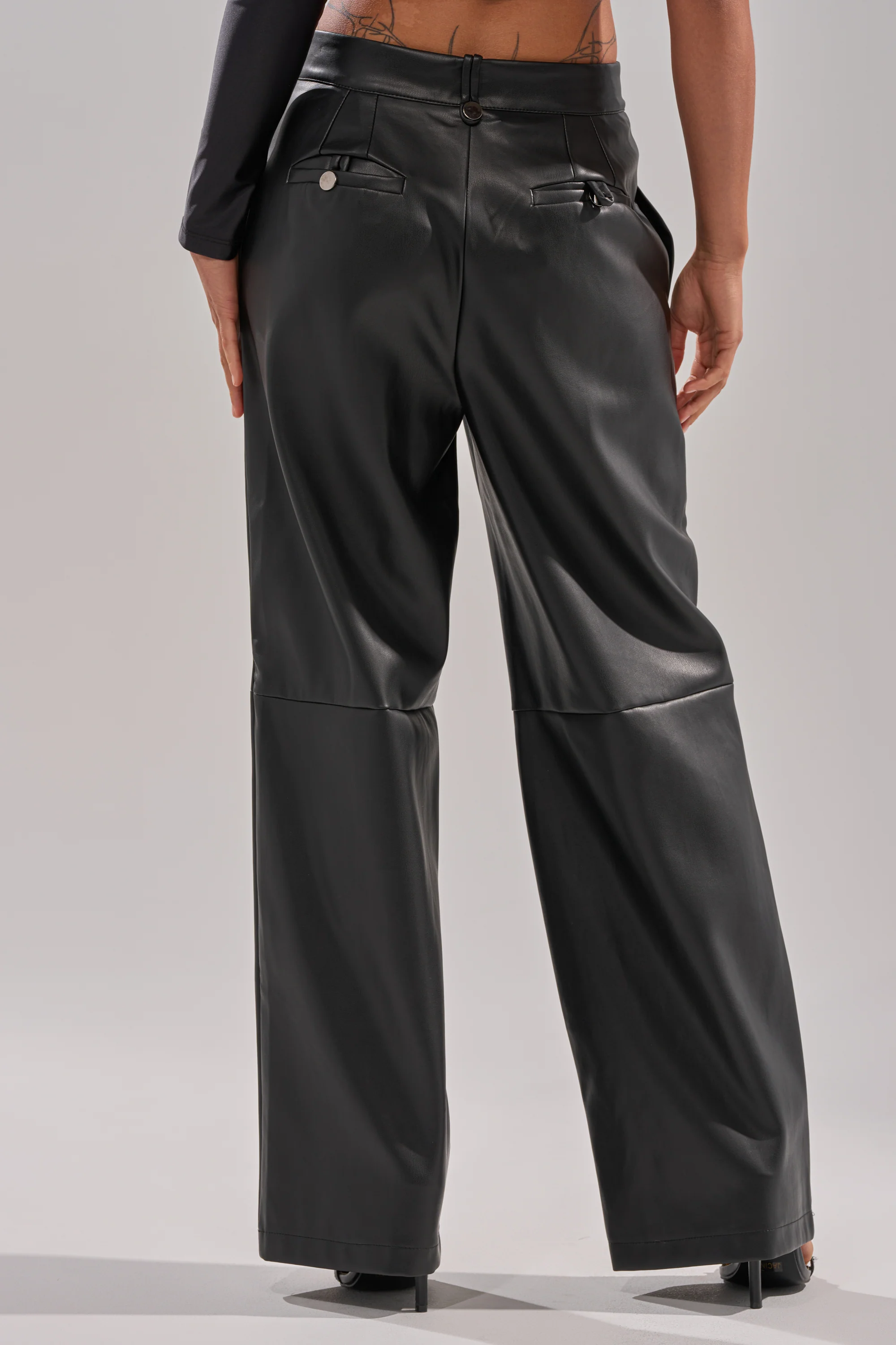 FAUX STRETCHY LEATHER TROUSER - Image 4