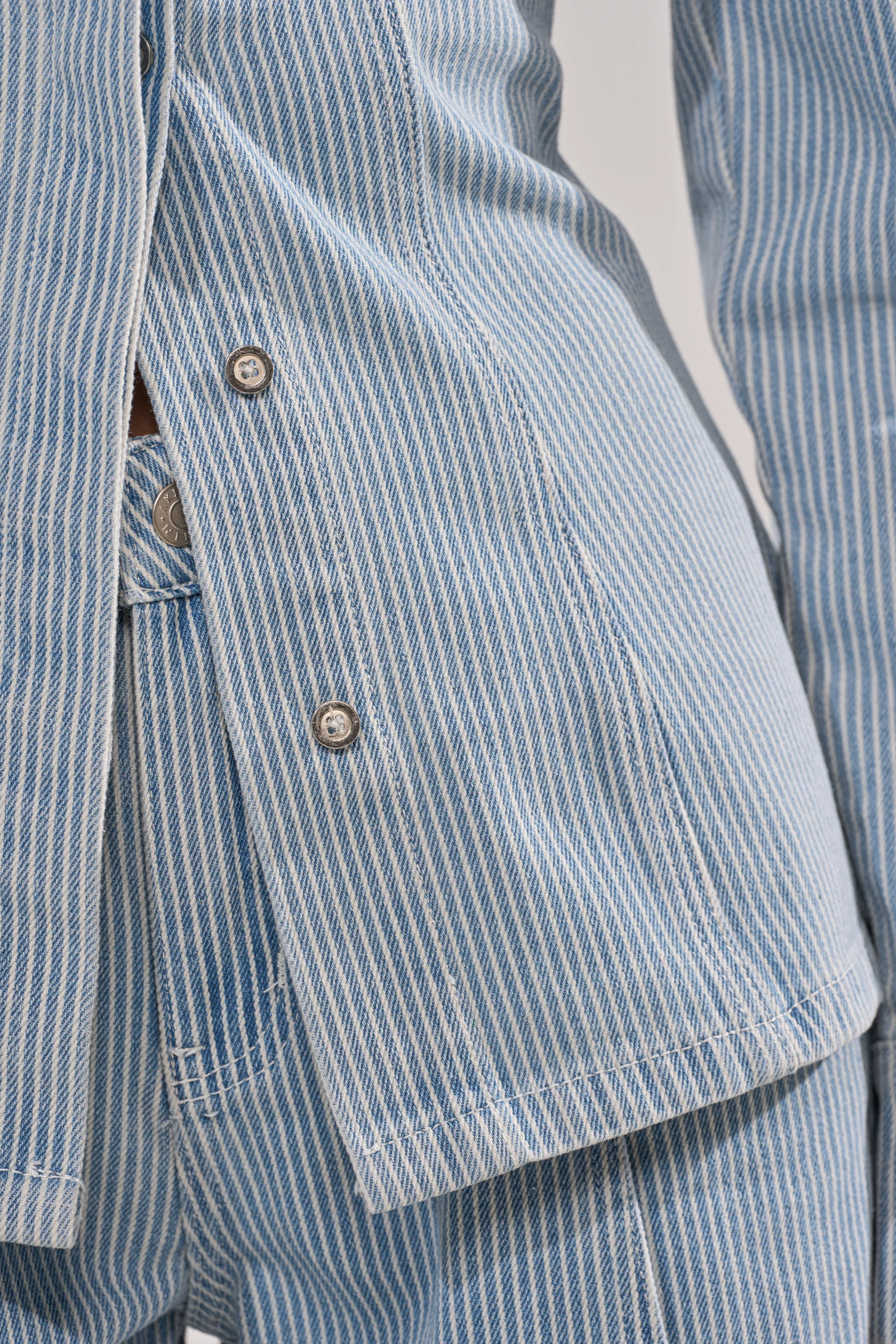 FEEL FREE STRIPE BUTTON DOWN - Image 12