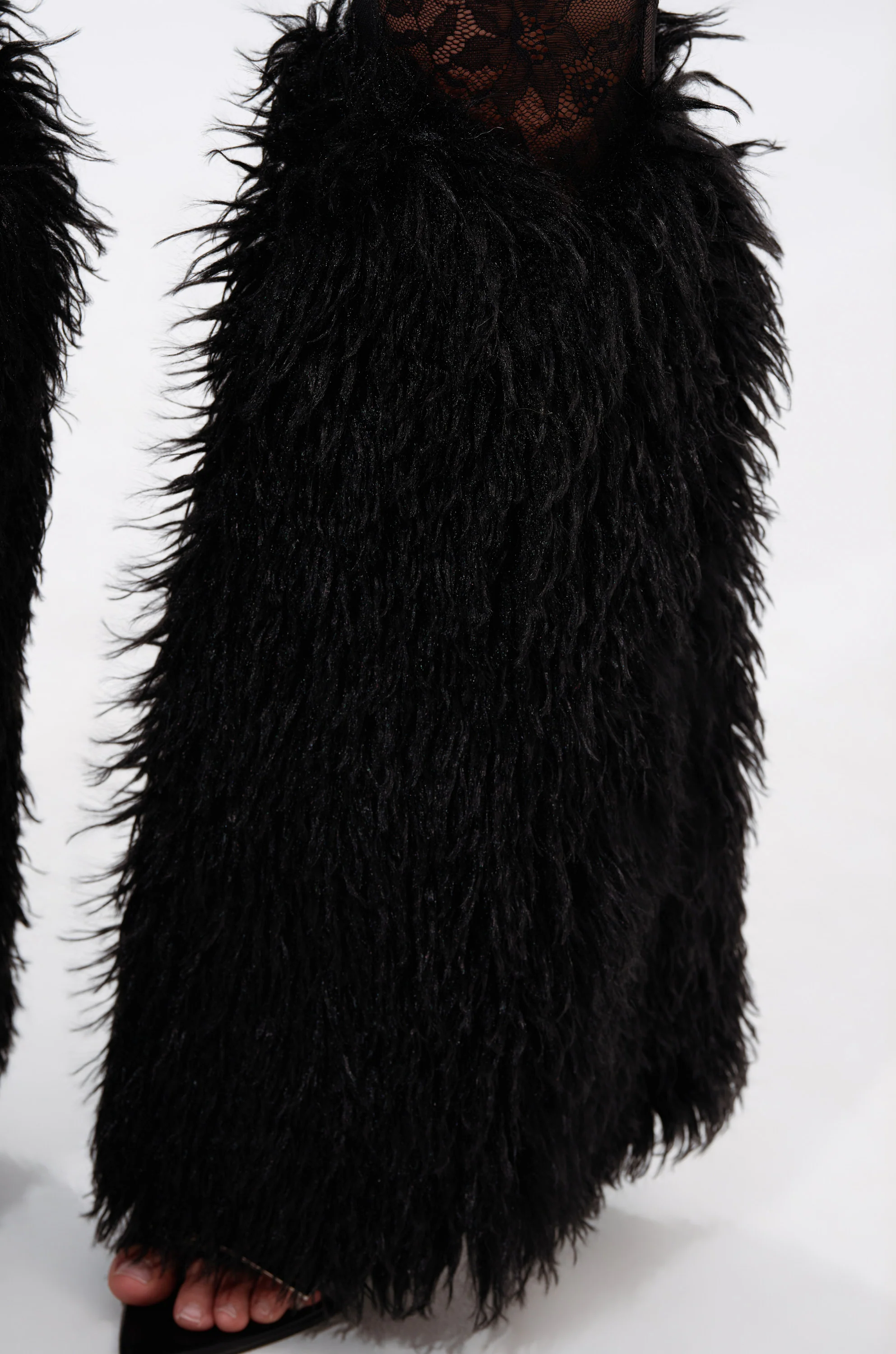 FEELING GOOD LACE LEGGING WITH FUR TRIM - Image 8