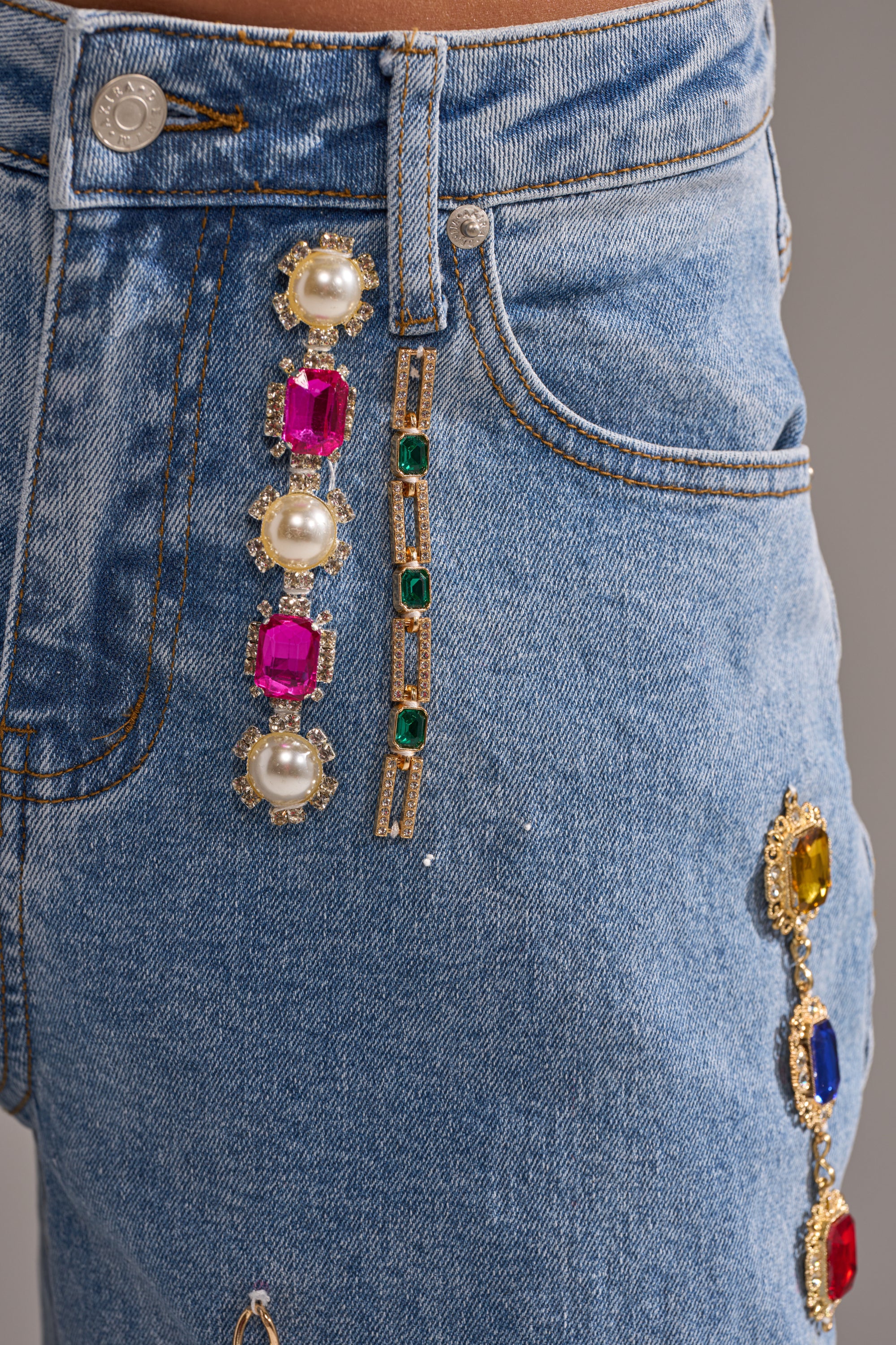 FEELING THE DIFFERENCE EMBELLISHED RELAXED DENIM - Image 9