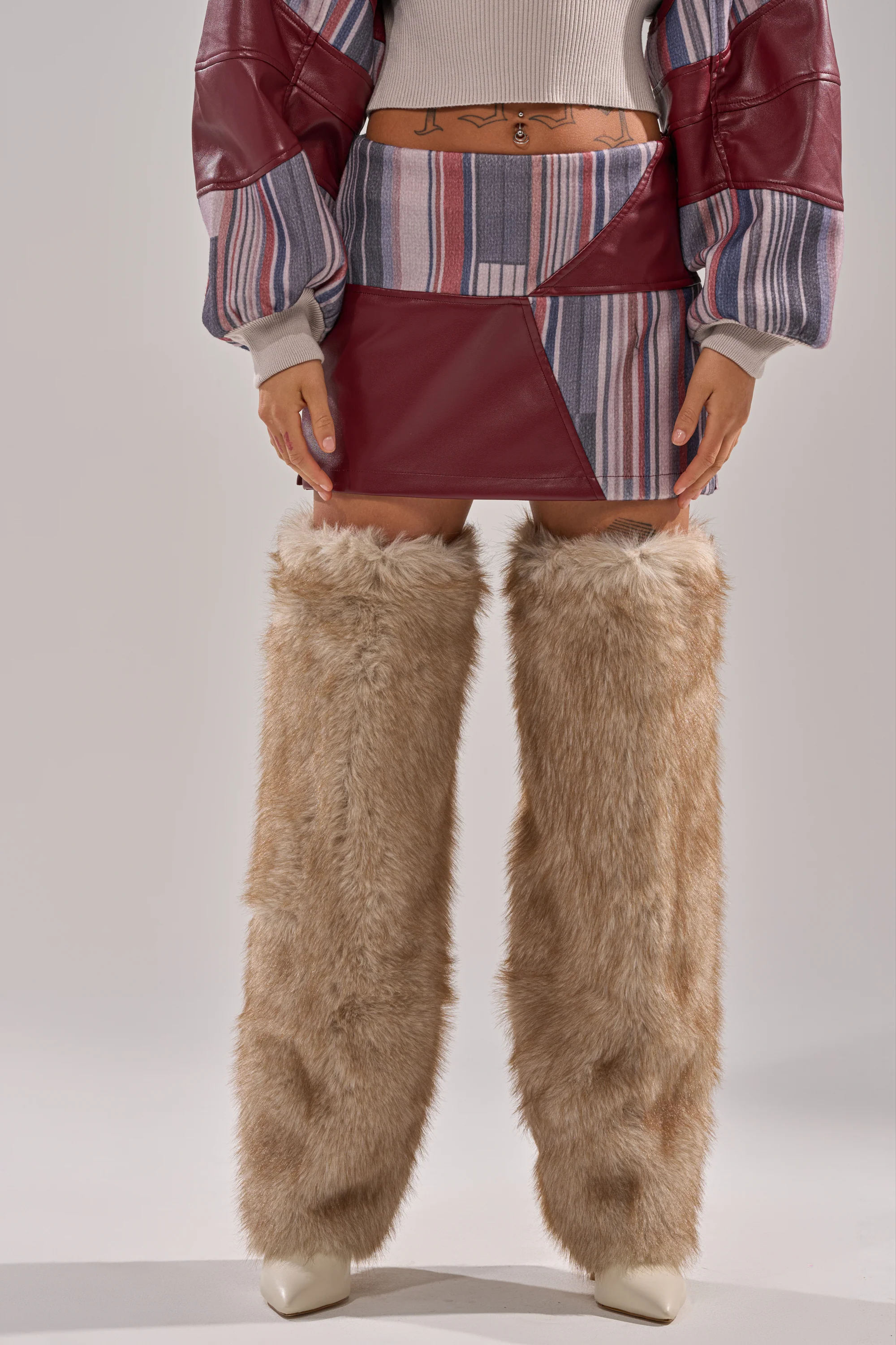 FEELING THE VIBES MINI SKIRT - Image 3