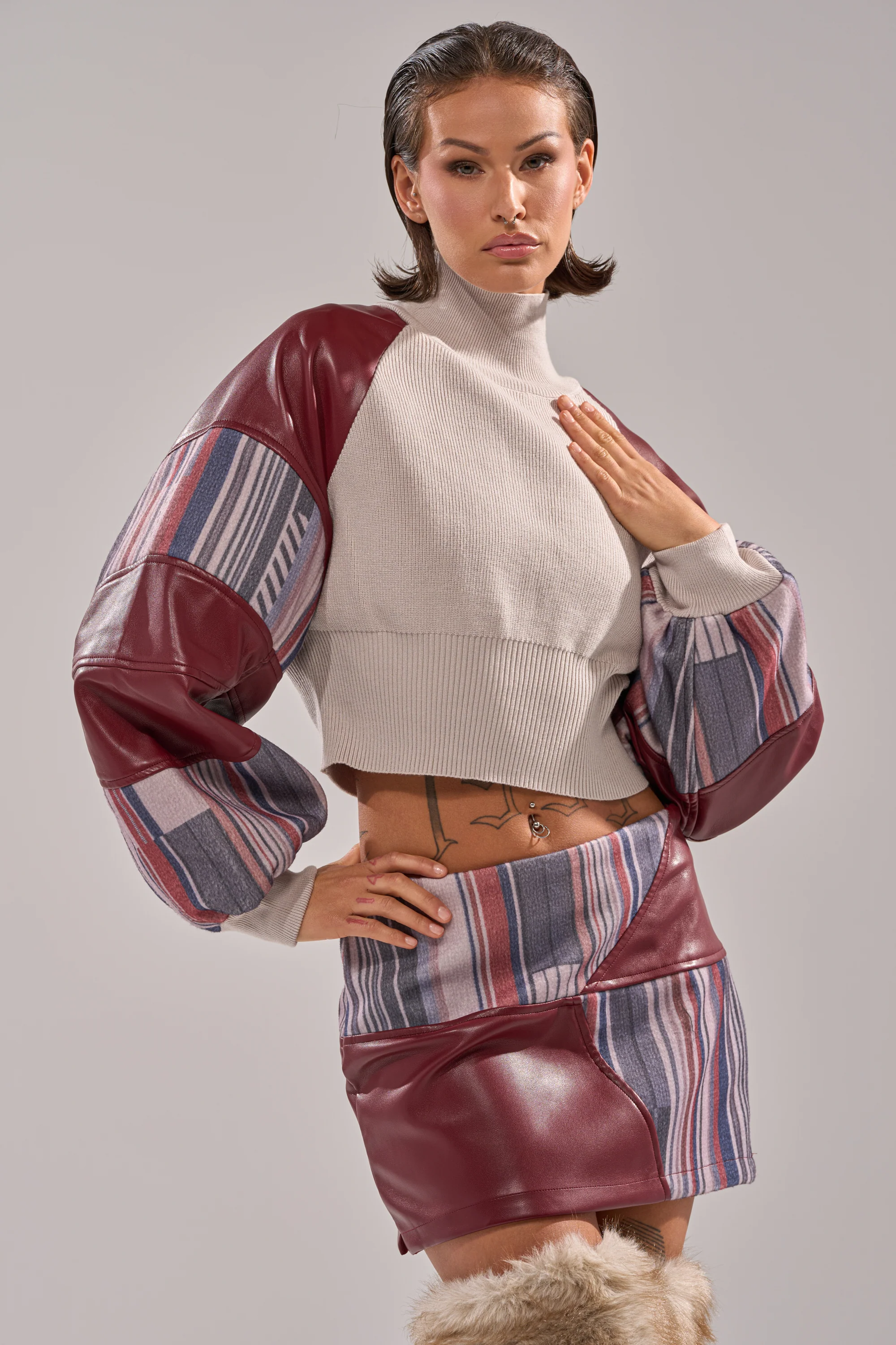 FEELING THE VIBES CROPPED GREY SWEATER - Image 2