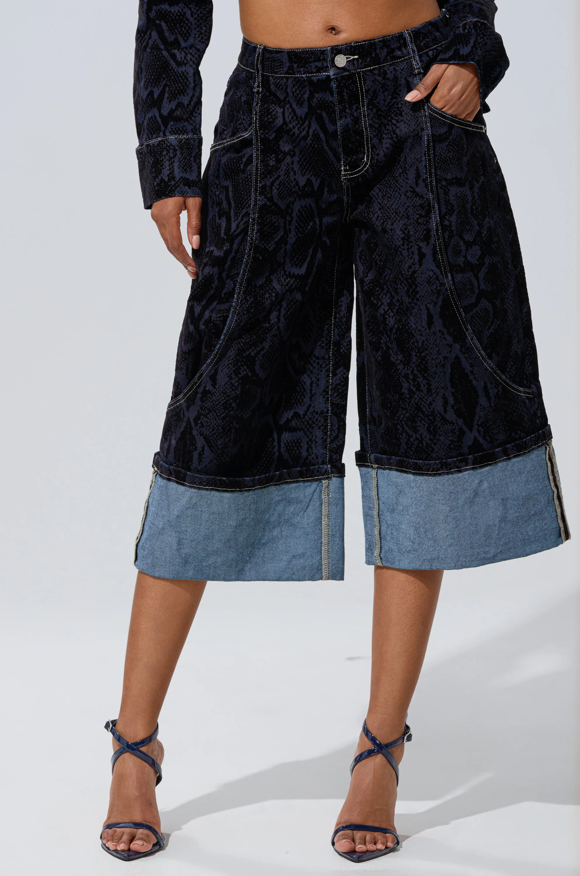 FEELS LIKE MONEY DENIM BERMUDA SHORT - Image 2