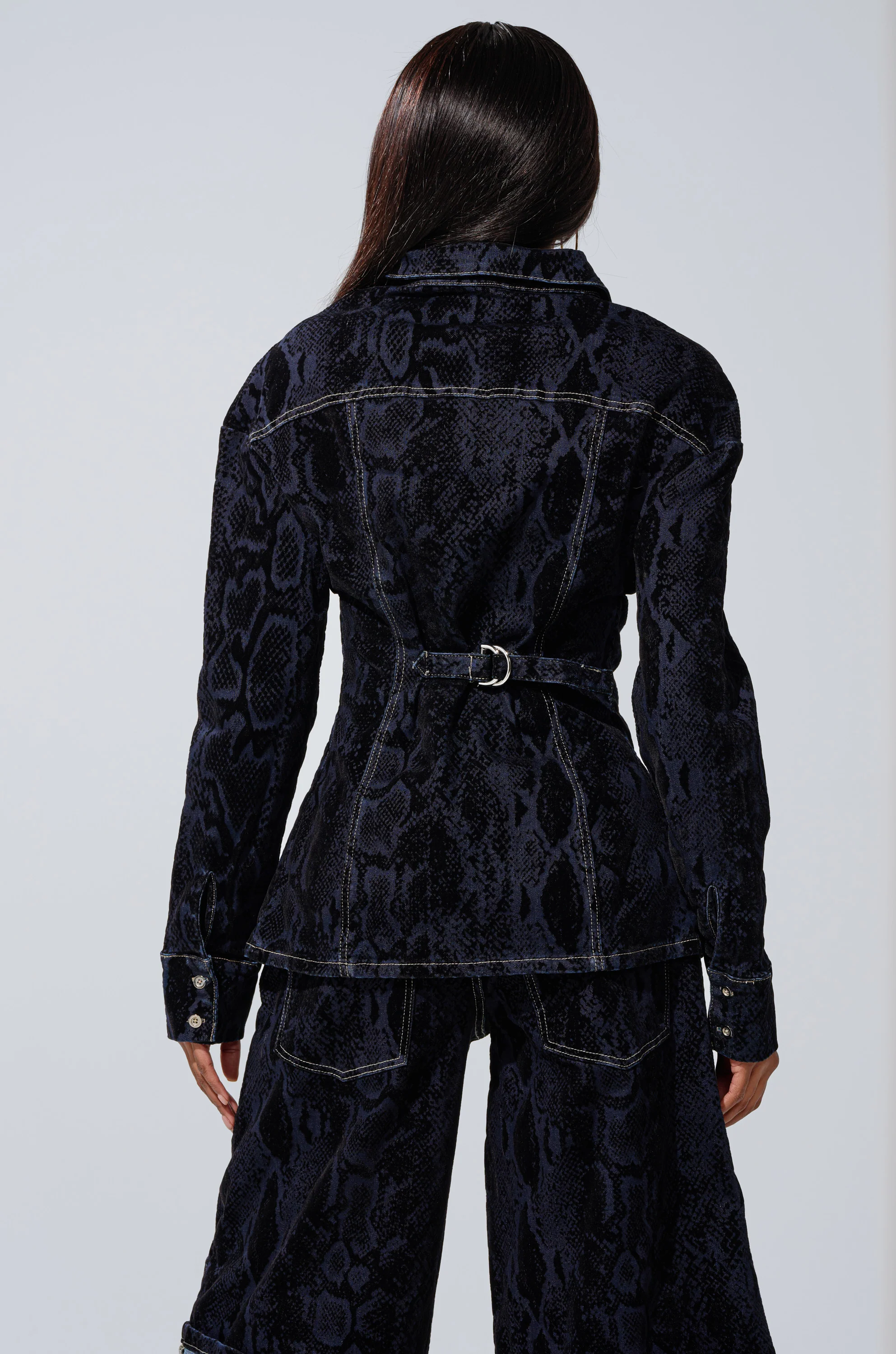 FEELS LIKE MONEY DENIM BUTTON DOWN - Image 4