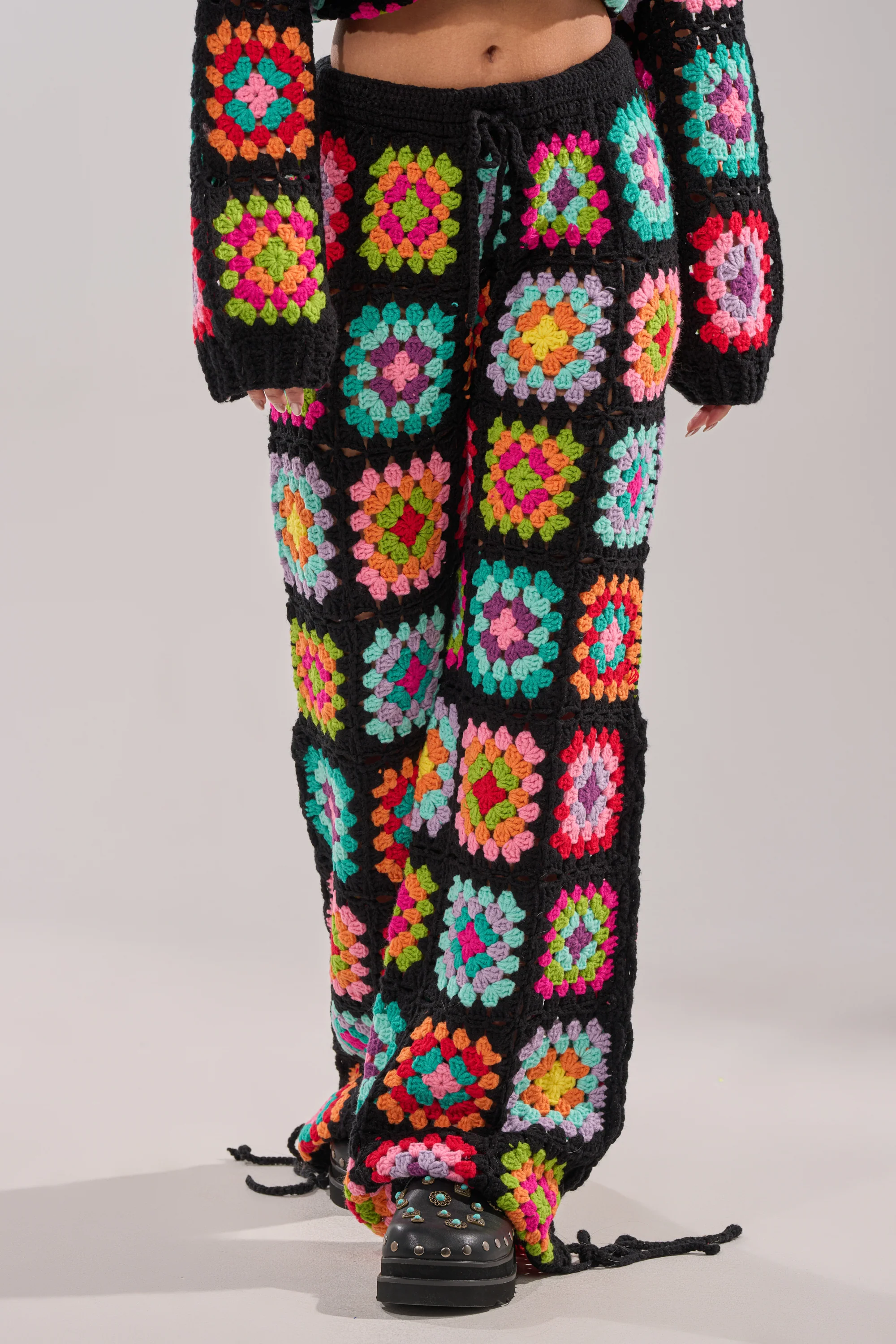 FESTIVAL GIRLY OVERSIZED CROCHET PANT IN MULTI - Image 2
