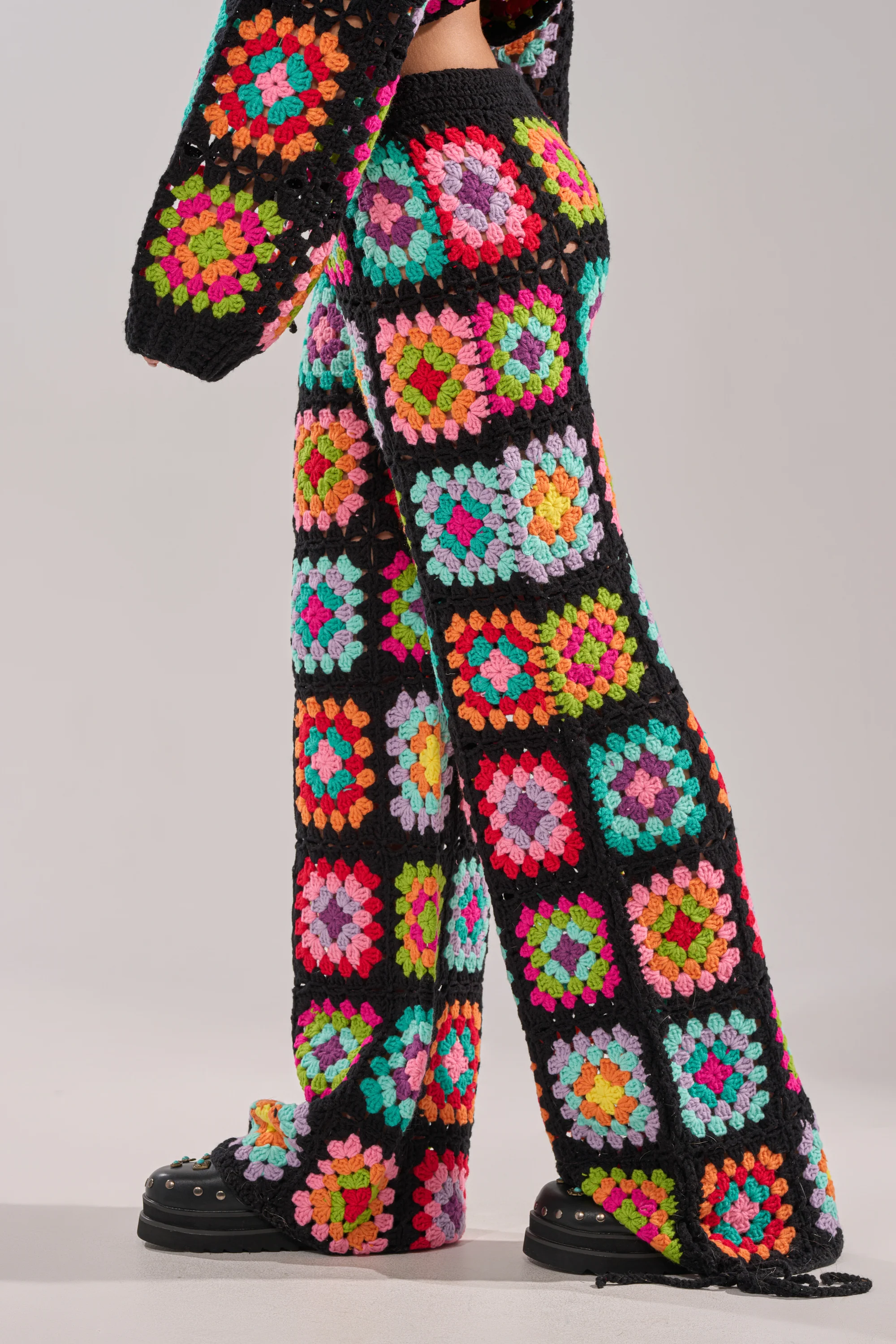 FESTIVAL GIRLY OVERSIZED CROCHET PANT IN MULTI - Image 3