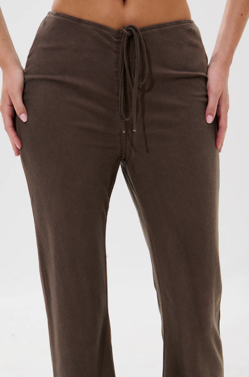 FESTIVAL LOW RISE RUCHED FLARE LEGGING - Image 9