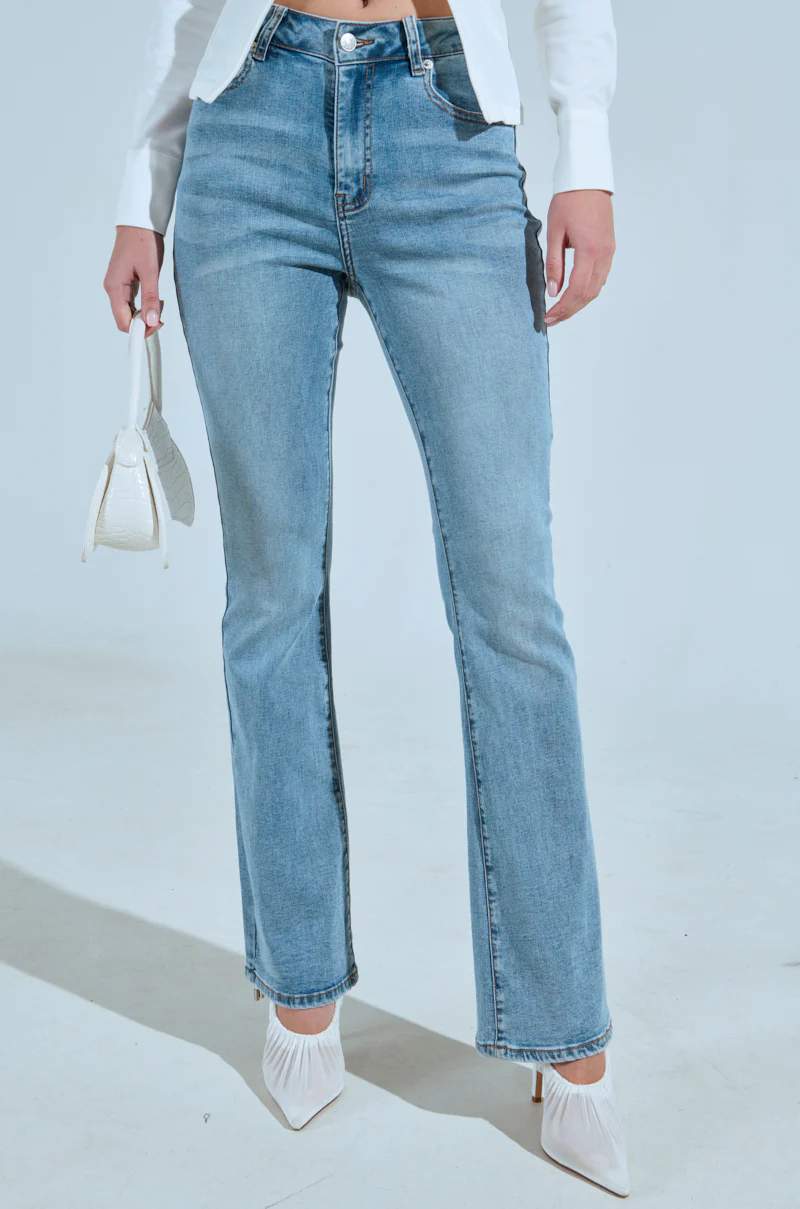 FLEX FIT MEDIUM WASH BOOT CUT - Image 2