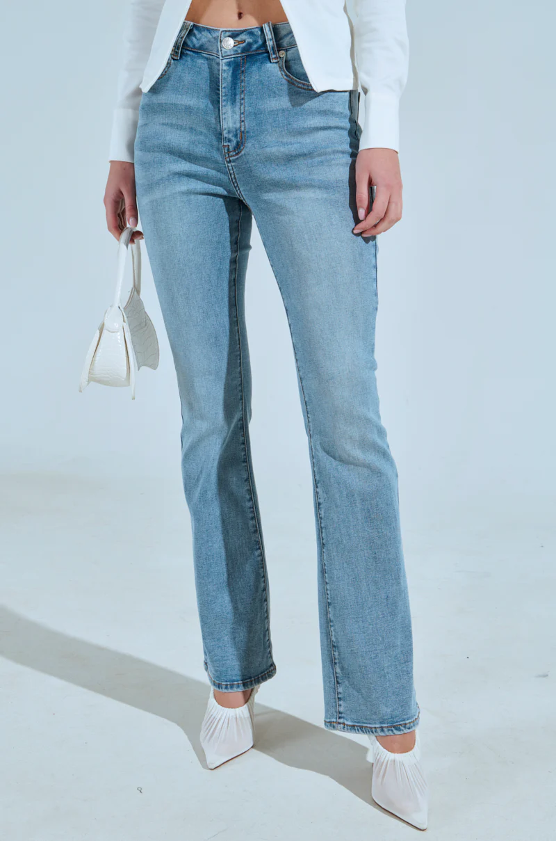 FLEX FIT MEDIUM WASH BOOT CUT - Image 3