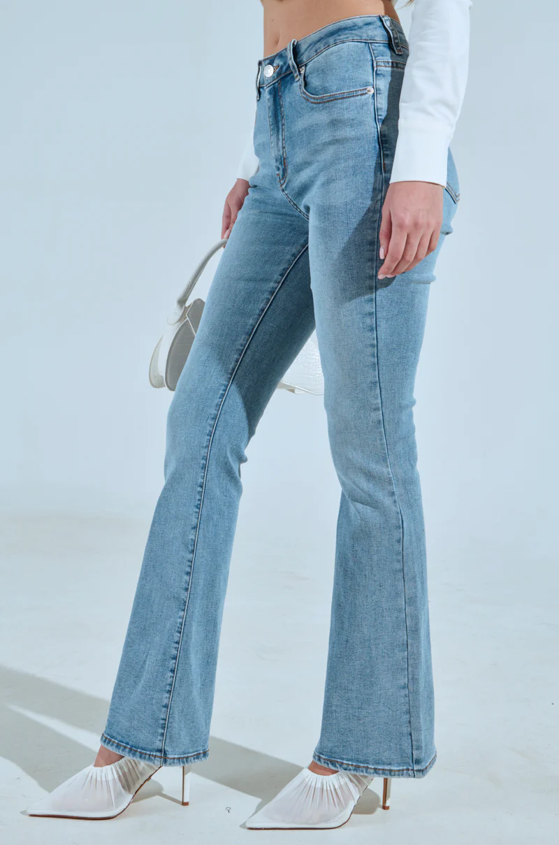 FLEX FIT MEDIUM WASH BOOT CUT - Image 4