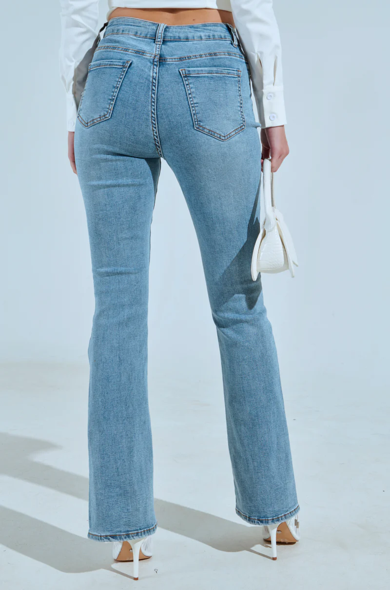 FLEX FIT MEDIUM WASH BOOT CUT - Image 5