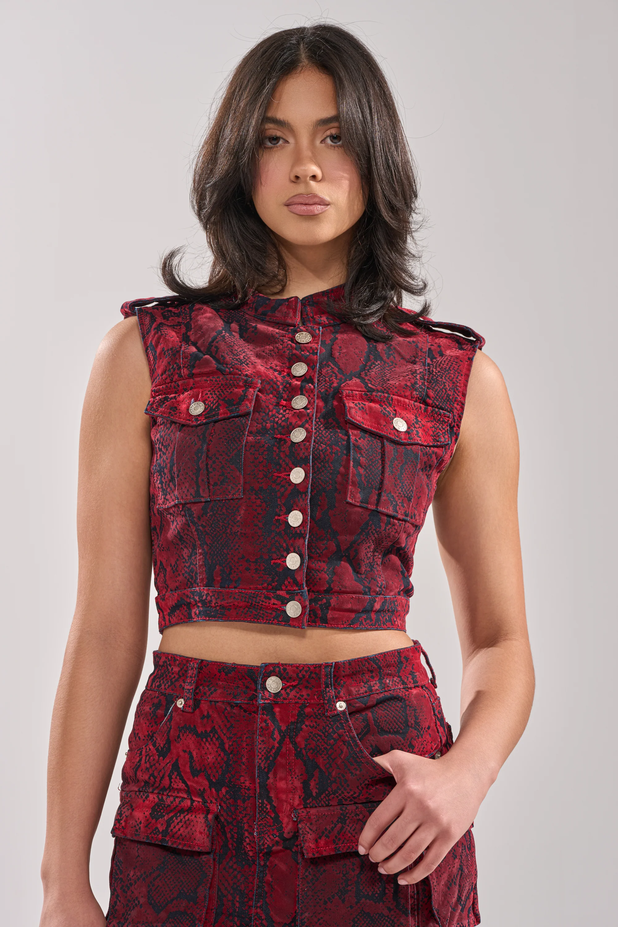 FLOATING IN BETWEEN SNAKE BUTTON DOWN - Image 2