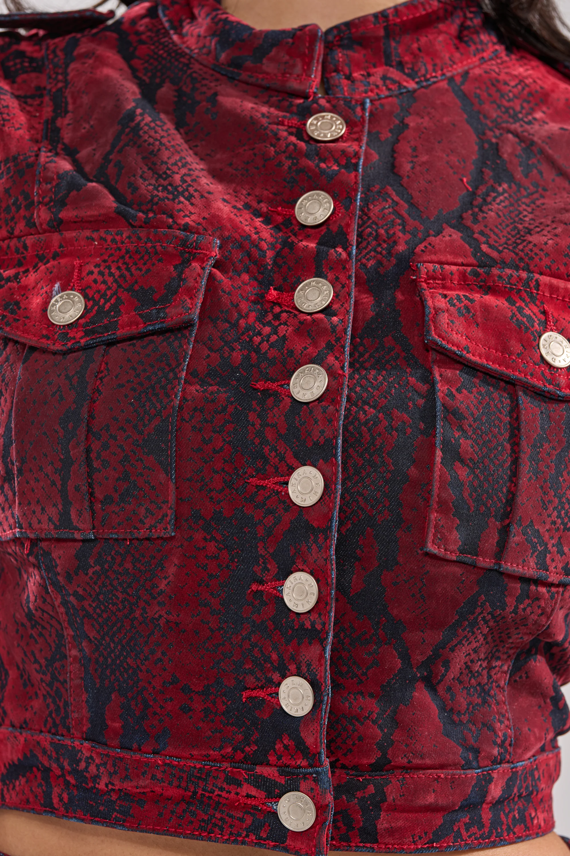 FLOATING IN BETWEEN SNAKE BUTTON DOWN - Image 7