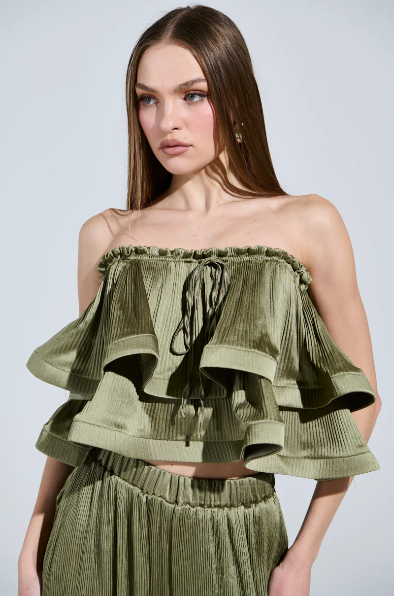 FLY AWAY WITH ME RUFFLE BLOUSE