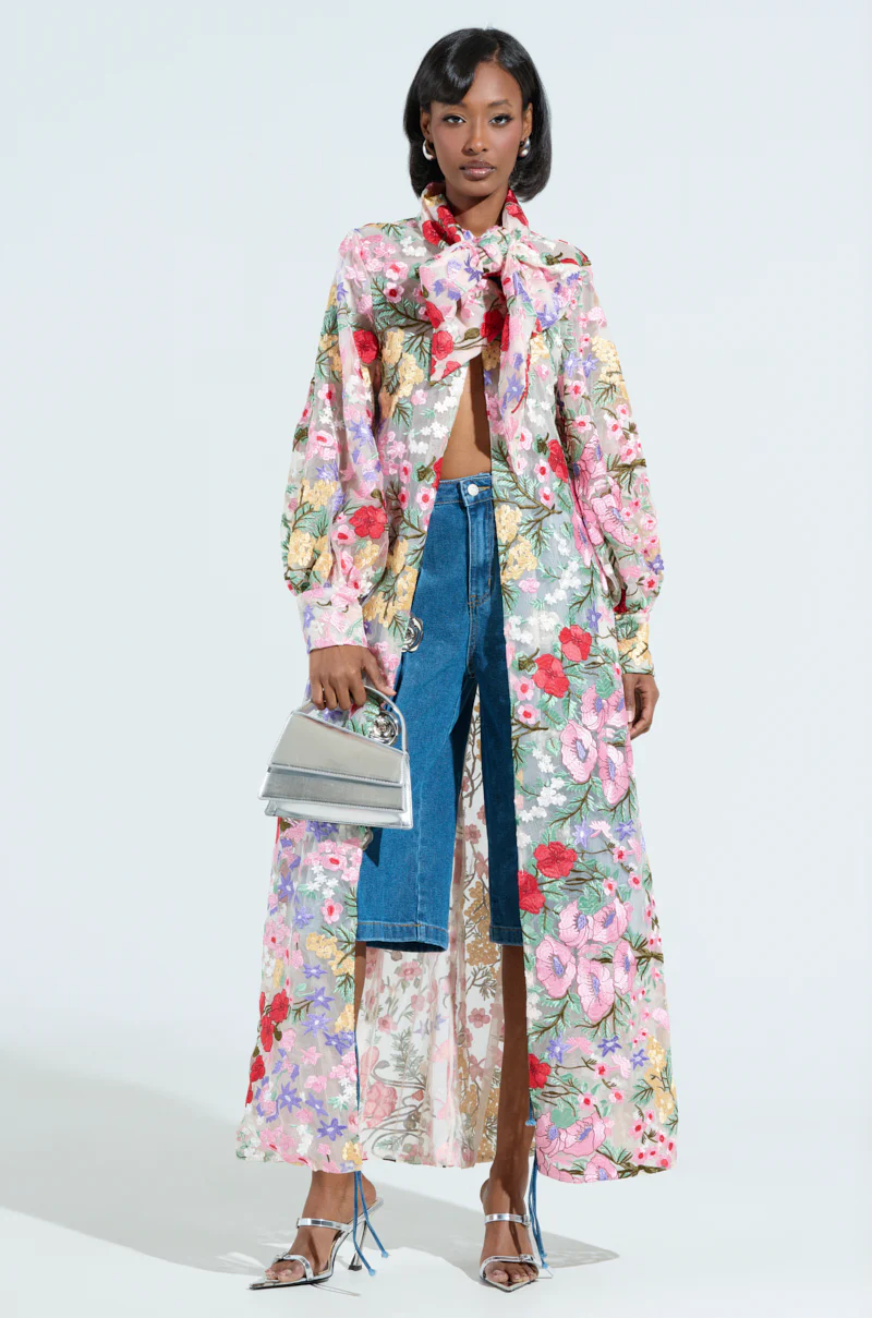 GARDEN PARTY FLORAL APPLIQUE LONG BLOUSE - Image 3
