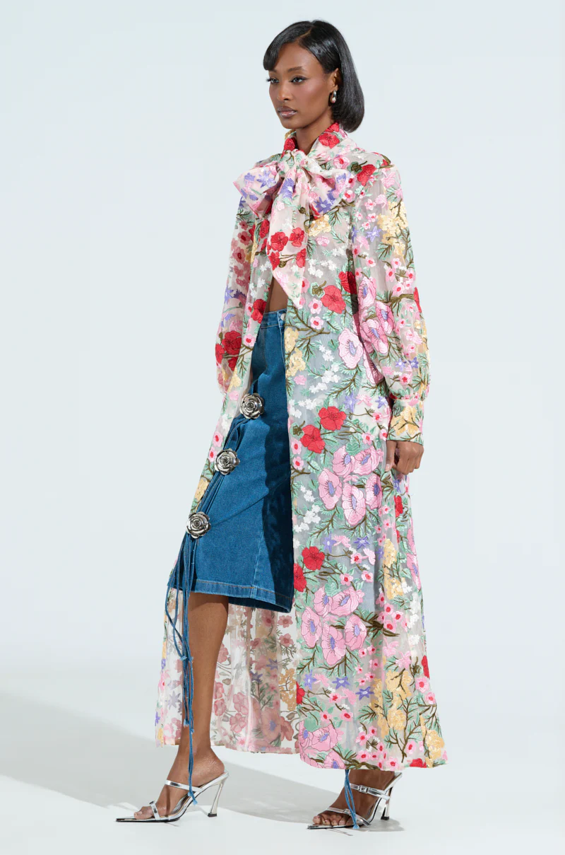 GARDEN PARTY FLORAL APPLIQUE LONG BLOUSE - Image 4