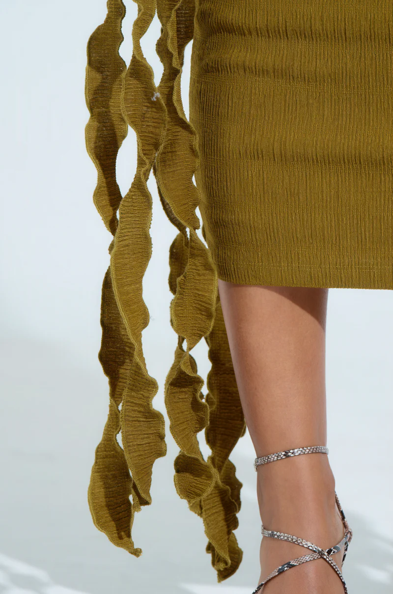 GET LIKE ME BACKLESS MIDI DRESS IN GREEN - Image 9