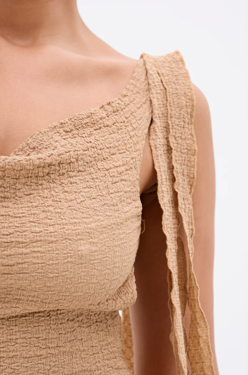 GET LIKE ME BACKLESS MIDI DRESS IN MOCHA MOUSSE - Image 5