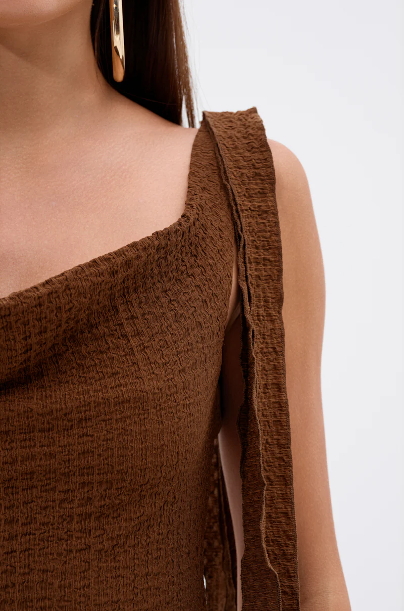 GET LIKE ME BACKLESS MINI DRESS IN CHOCOLATE - Image 7