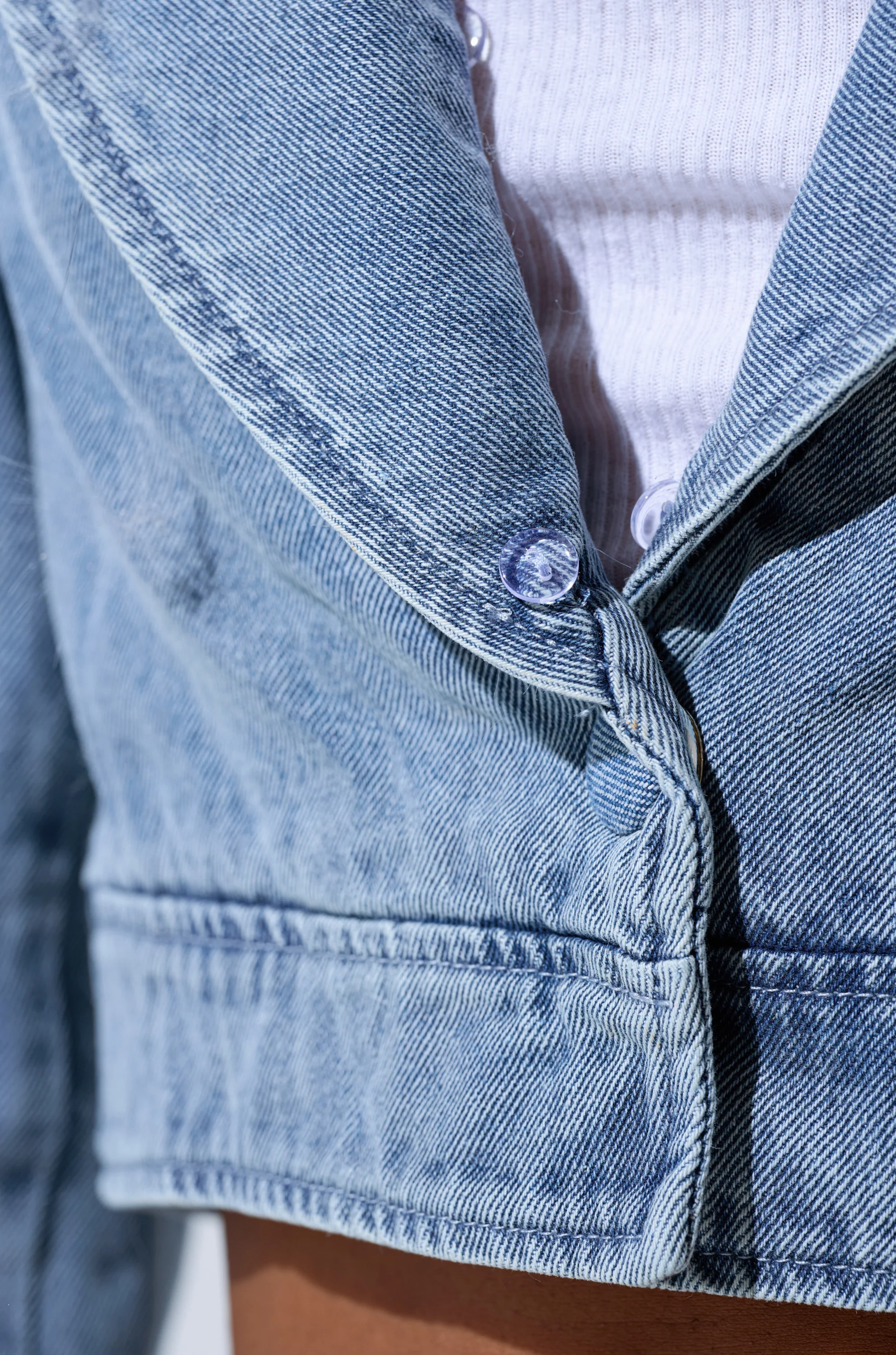 GISELE CROP DENIM BLAZER - Image 17