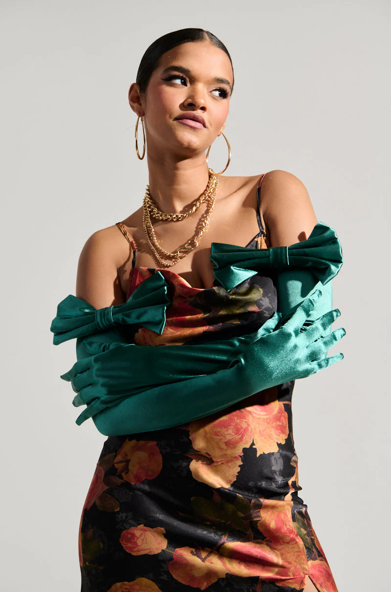 GIVING RICH SATIN GLOVE - Image 3