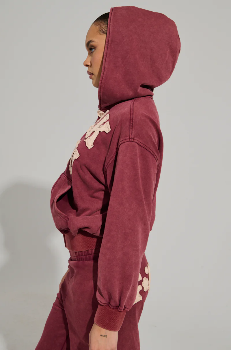 GRAPHIC LANGUAGE MINERAL WASH ZIP UP SWEATSHIRT IN BURGUNDY - Image 4