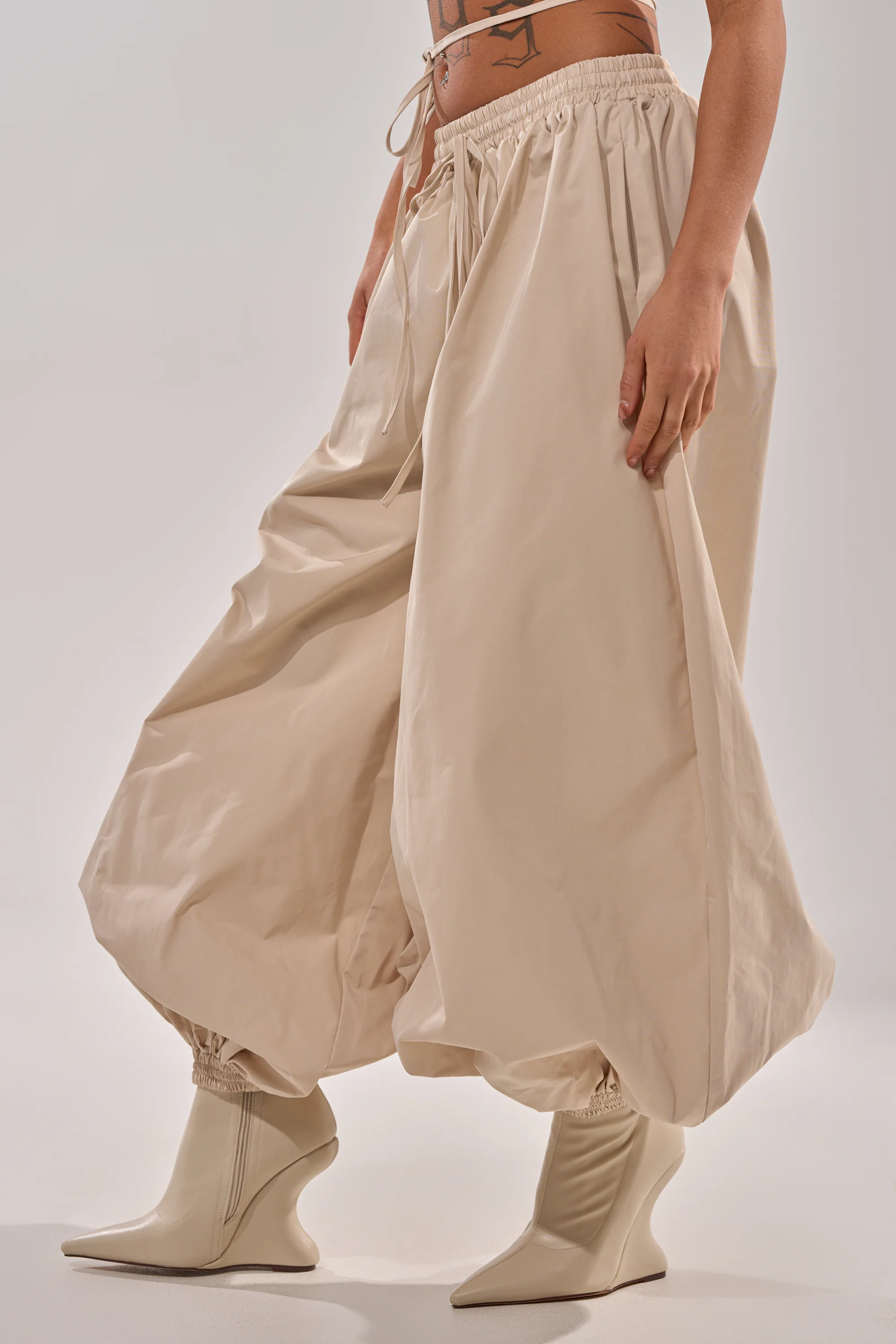 GUESS WHO BALLOON PANT - Image 4