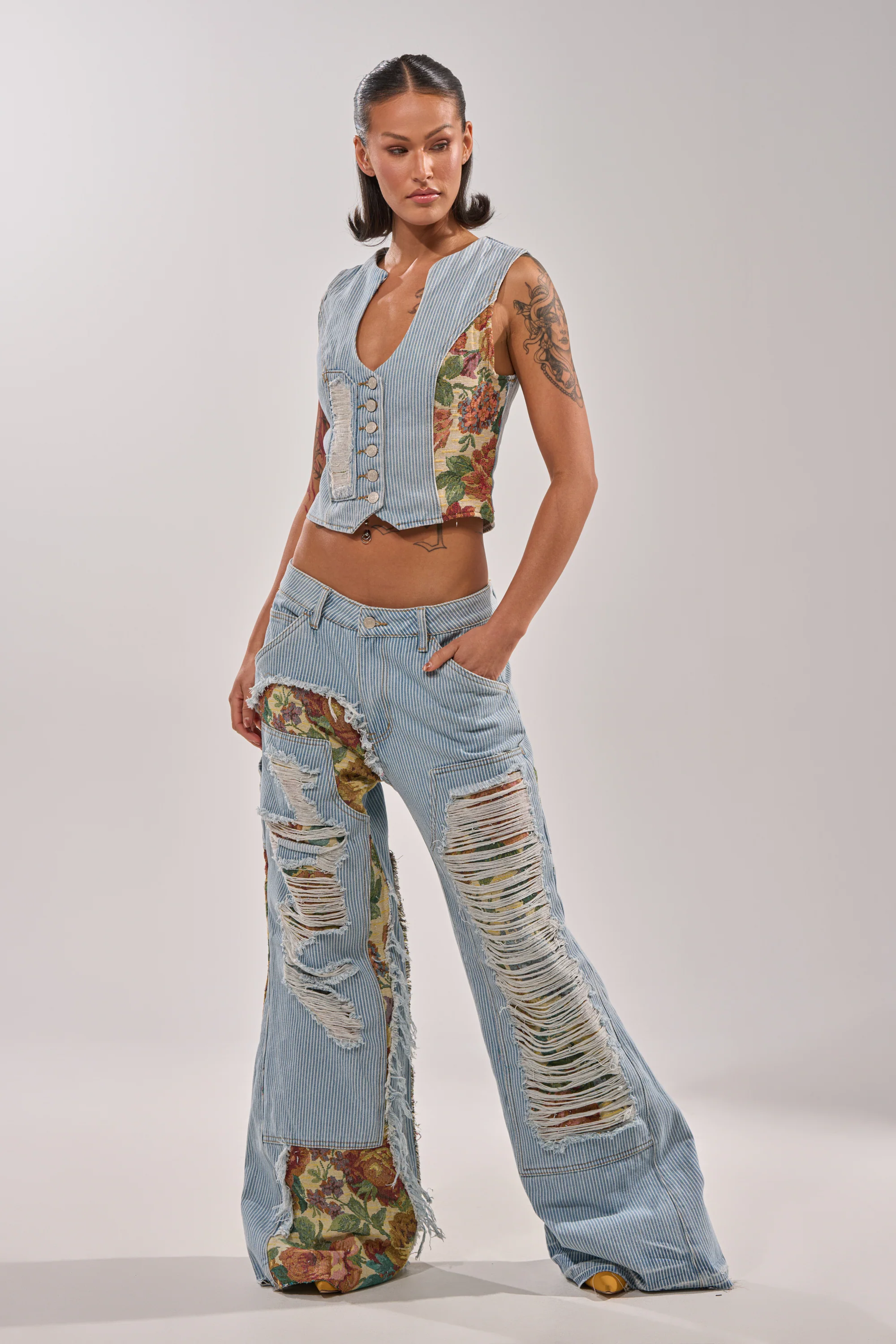 GUESS WHO STRIPE DENIM WITH BROCADE