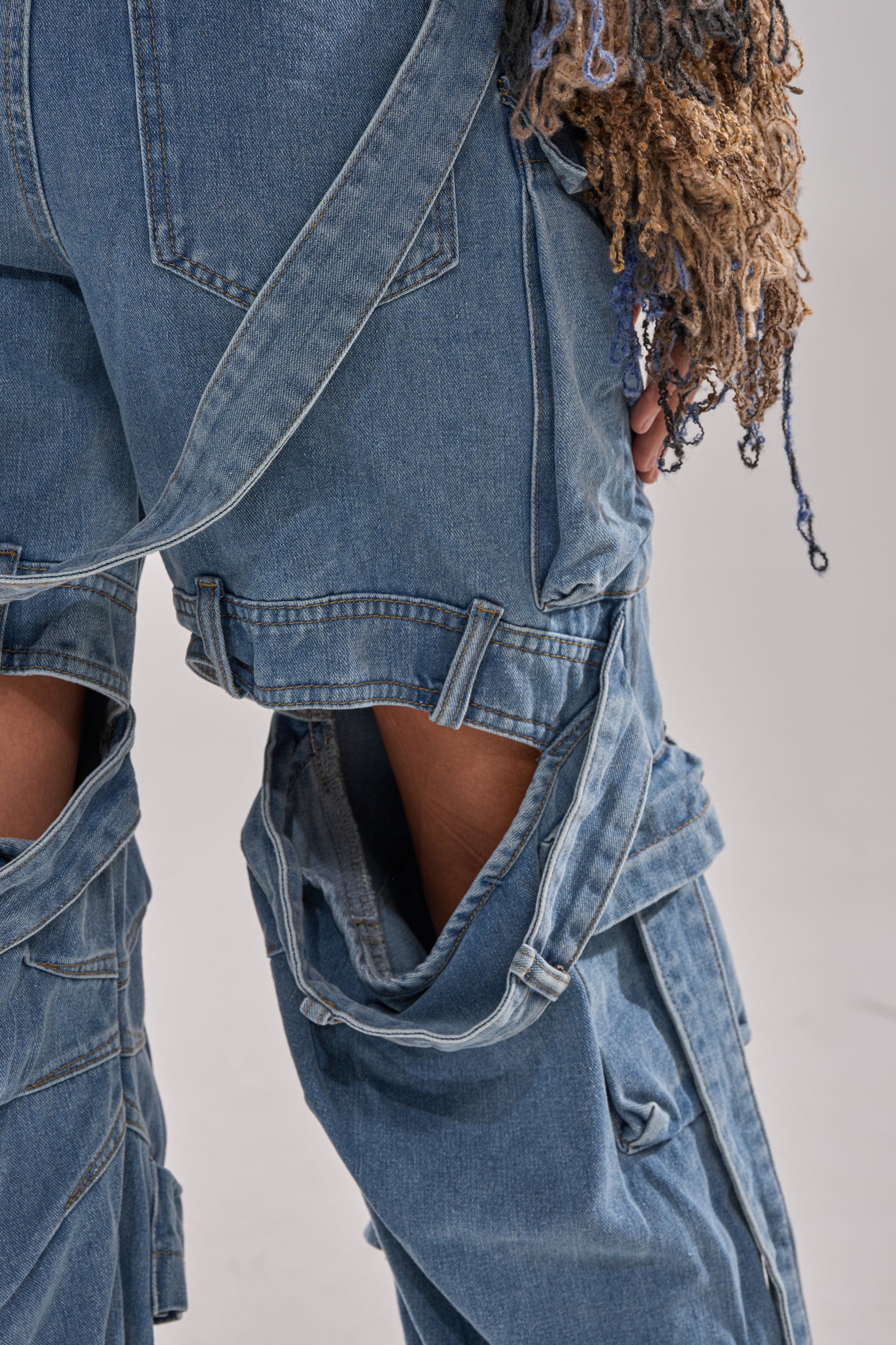 CHECK OUT THE BACK CUTOUT RELAXED DENIM - Image 10