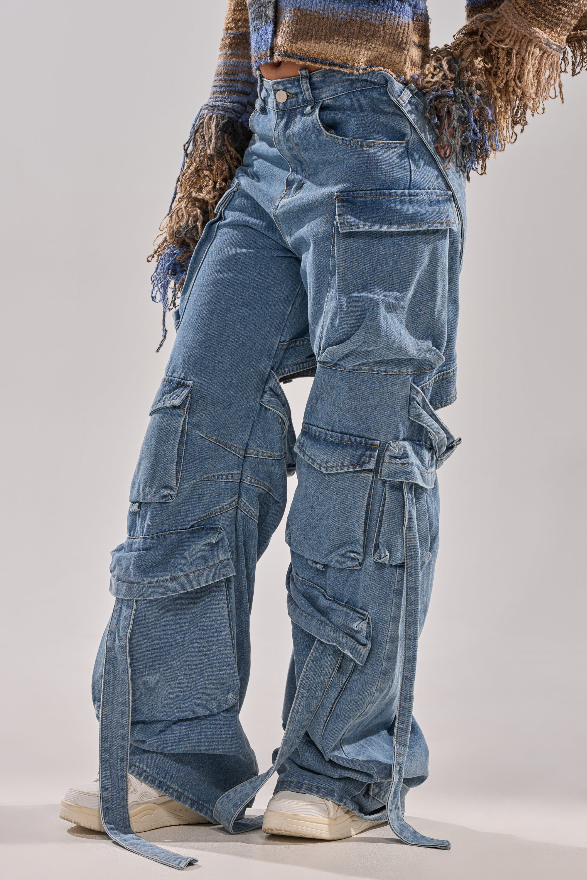 CHECK OUT THE BACK CUTOUT RELAXED DENIM - Image 5
