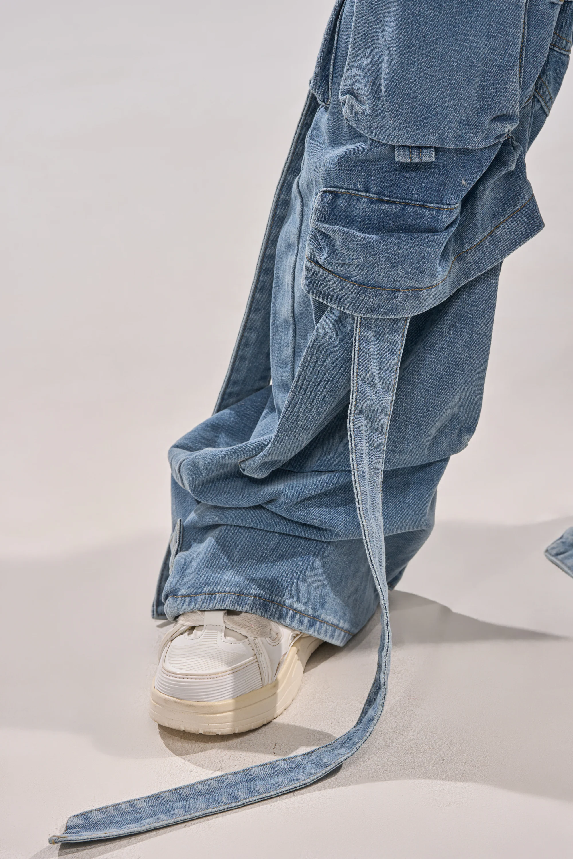 CHECK OUT THE BACK CUTOUT RELAXED DENIM - Image 8