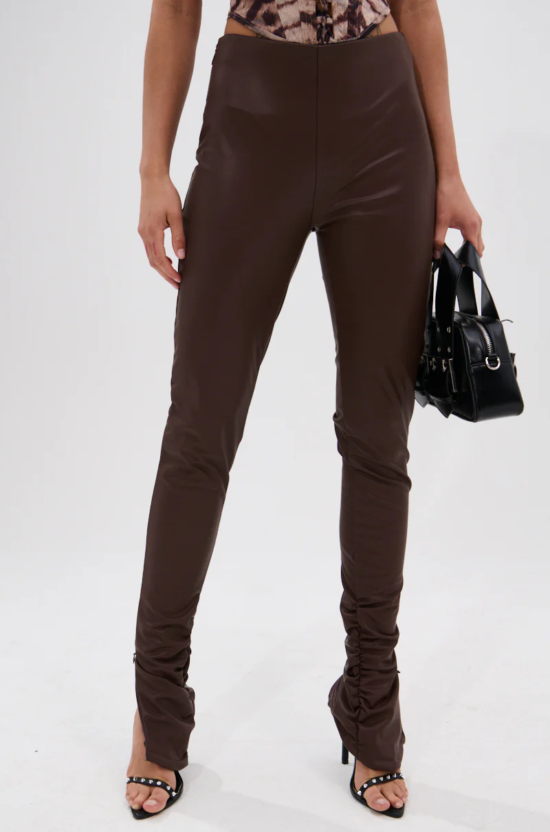 HANGING ON PU RUCHED LEGGING - Image 4