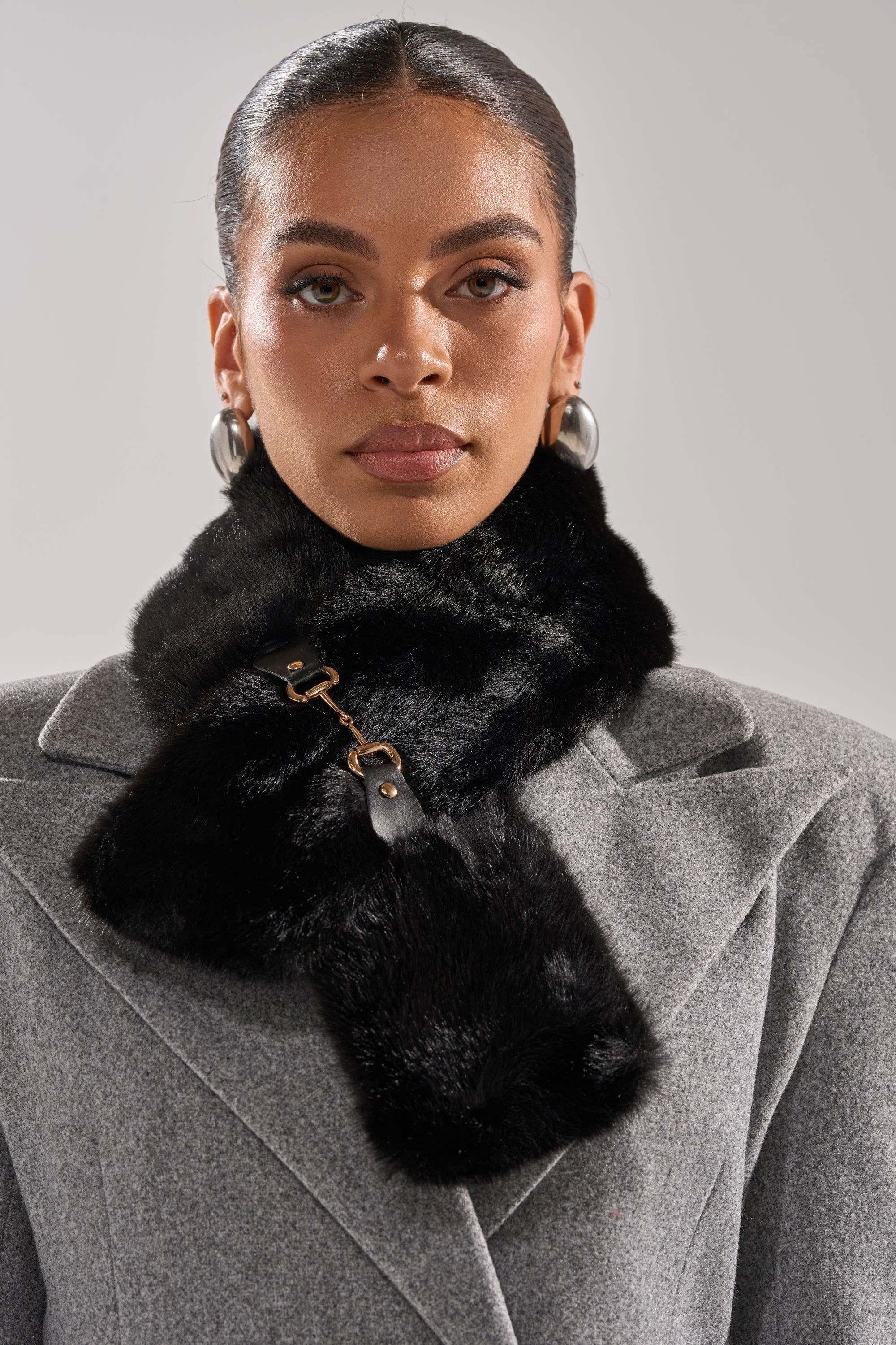 HORSEBIT FAUX FUR SCARF - Image 2