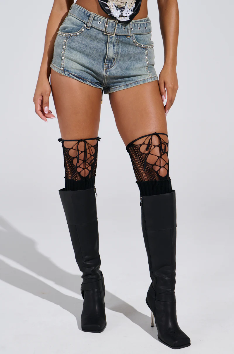 HOT AND SEXY MINI DENIM SHORT - Image 3