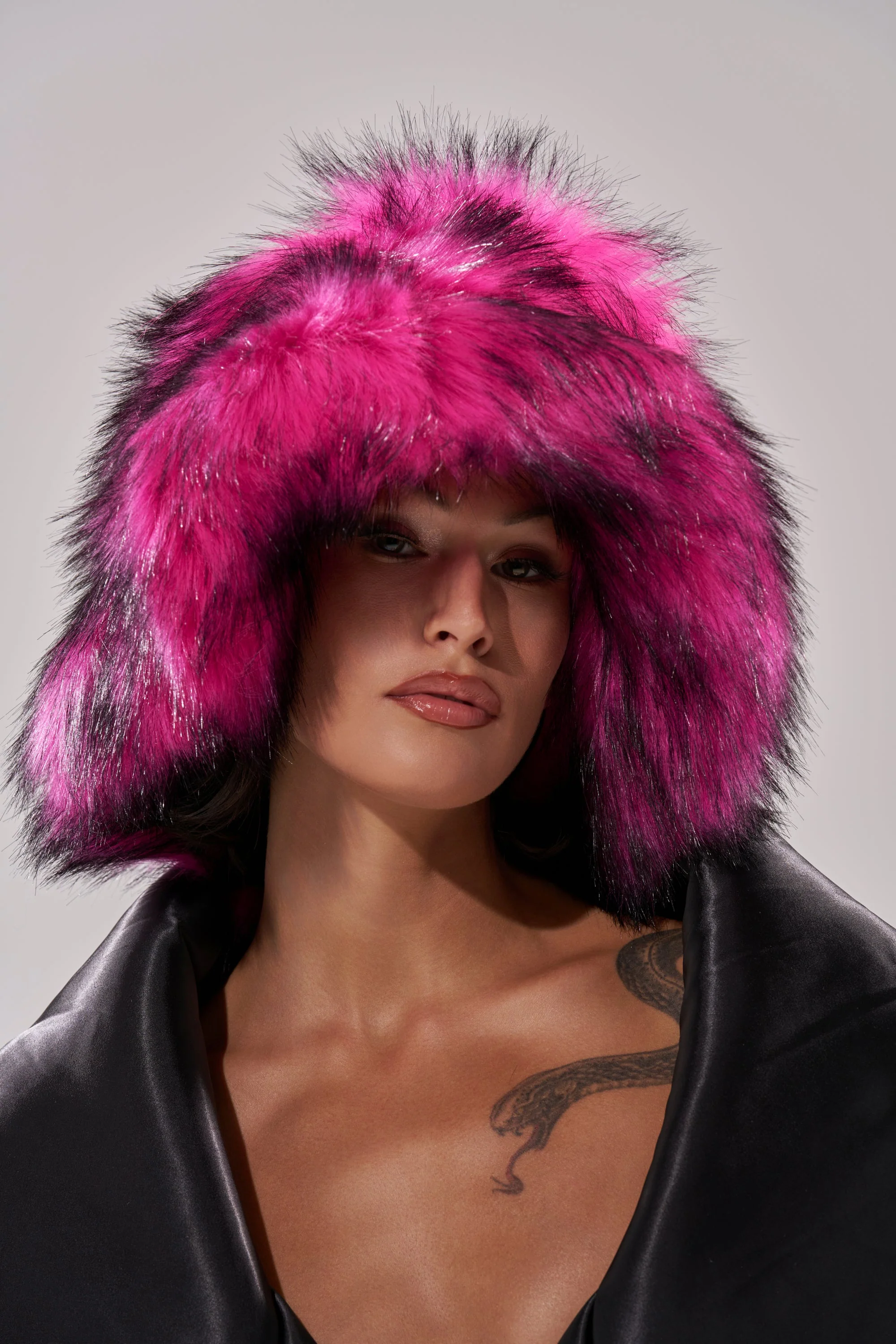 HOTTIE FAUX FUR BUCKET HAT