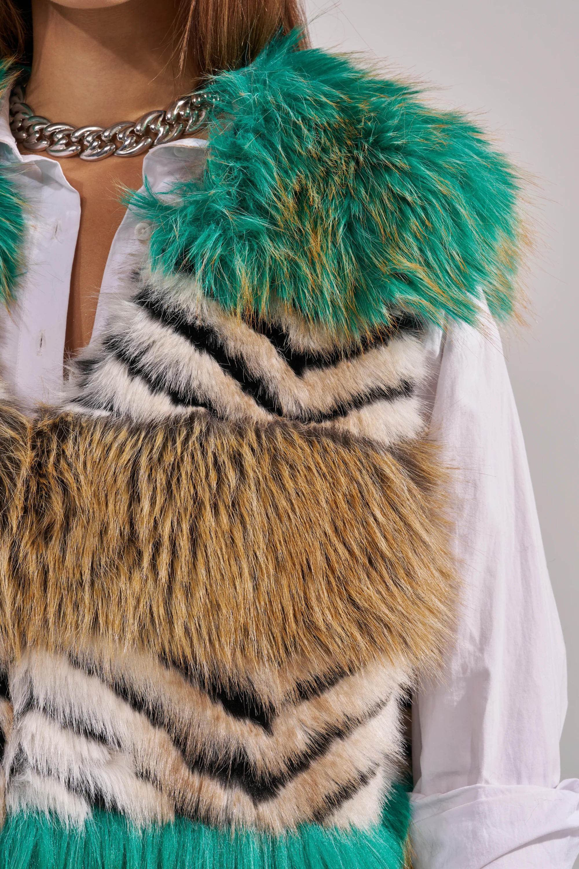 HYDE PARK FAUX FUR VEST - Image 11