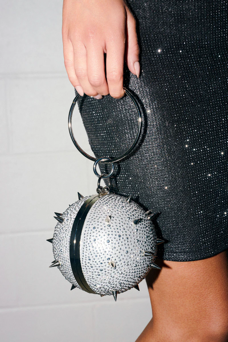 I BITE BACK STUD CLUTCH BAG - Image 2