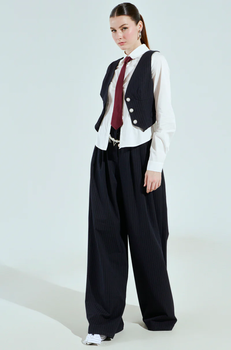 I'M THE BOSS BUTTON DOWN - Image 7
